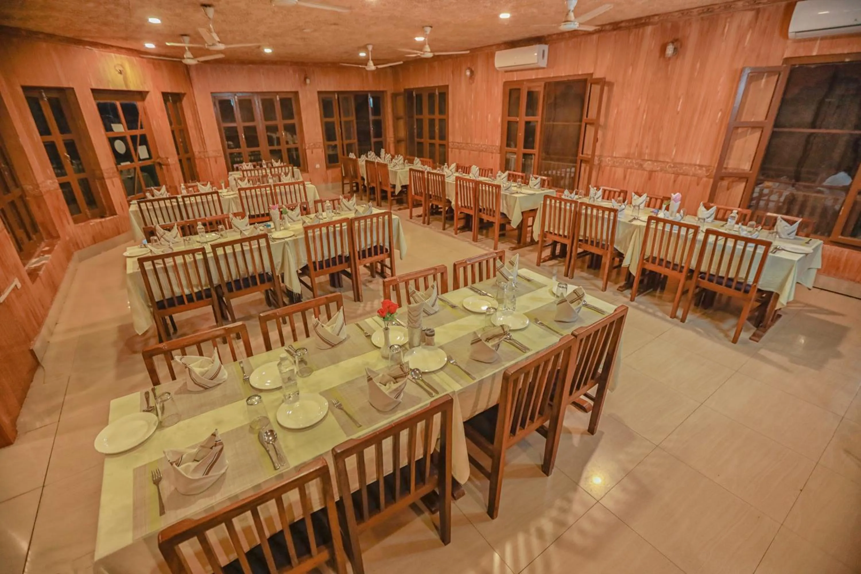 Restaurant/places to eat in Hotel Wildlife Camp