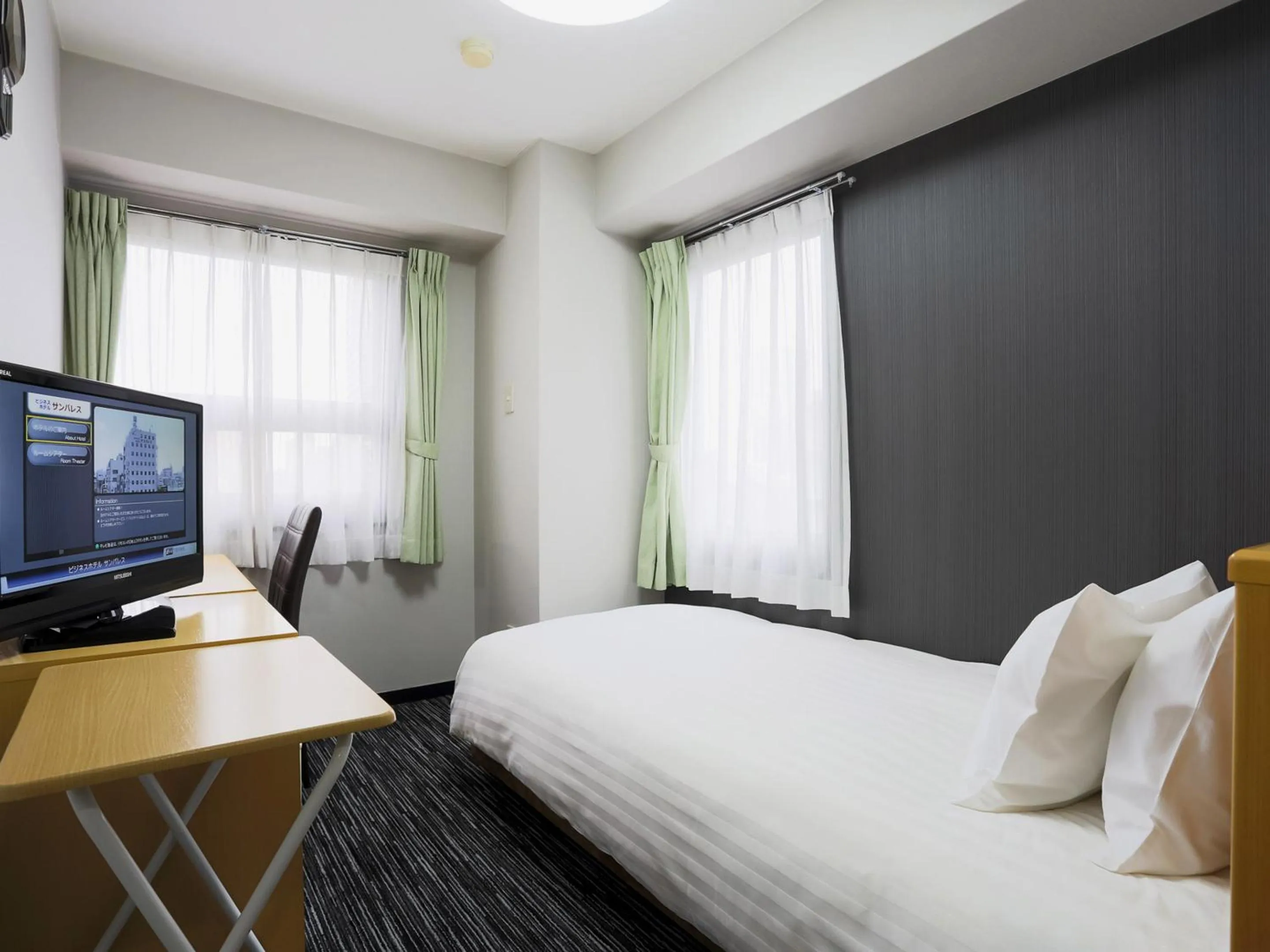 Bedroom, Bed in Business Hotel Sunpalace