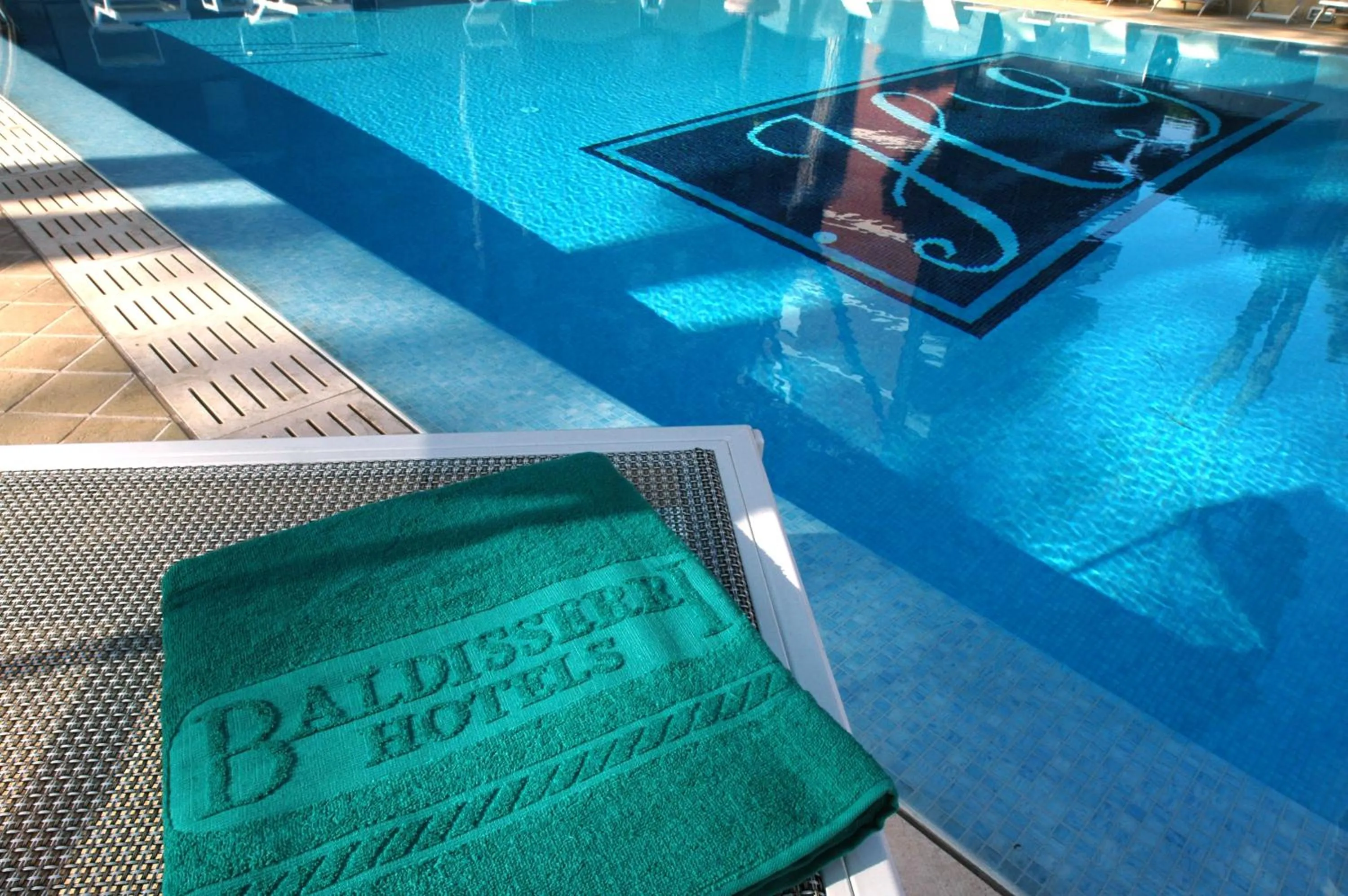 Swimming pool in Hotel Globus, Sure Hotel Collection by Best Western