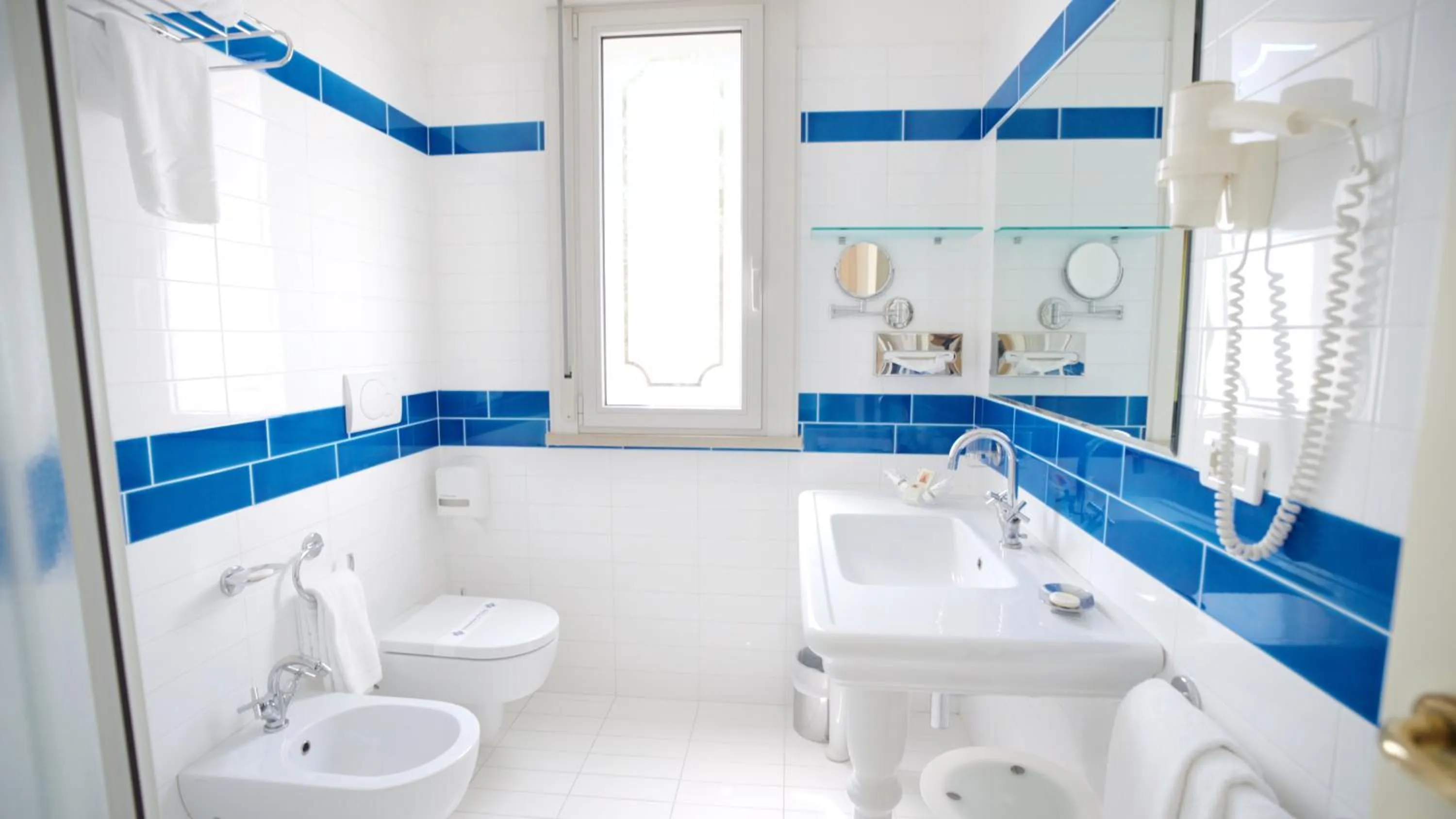 Bathroom in Hotel Globus