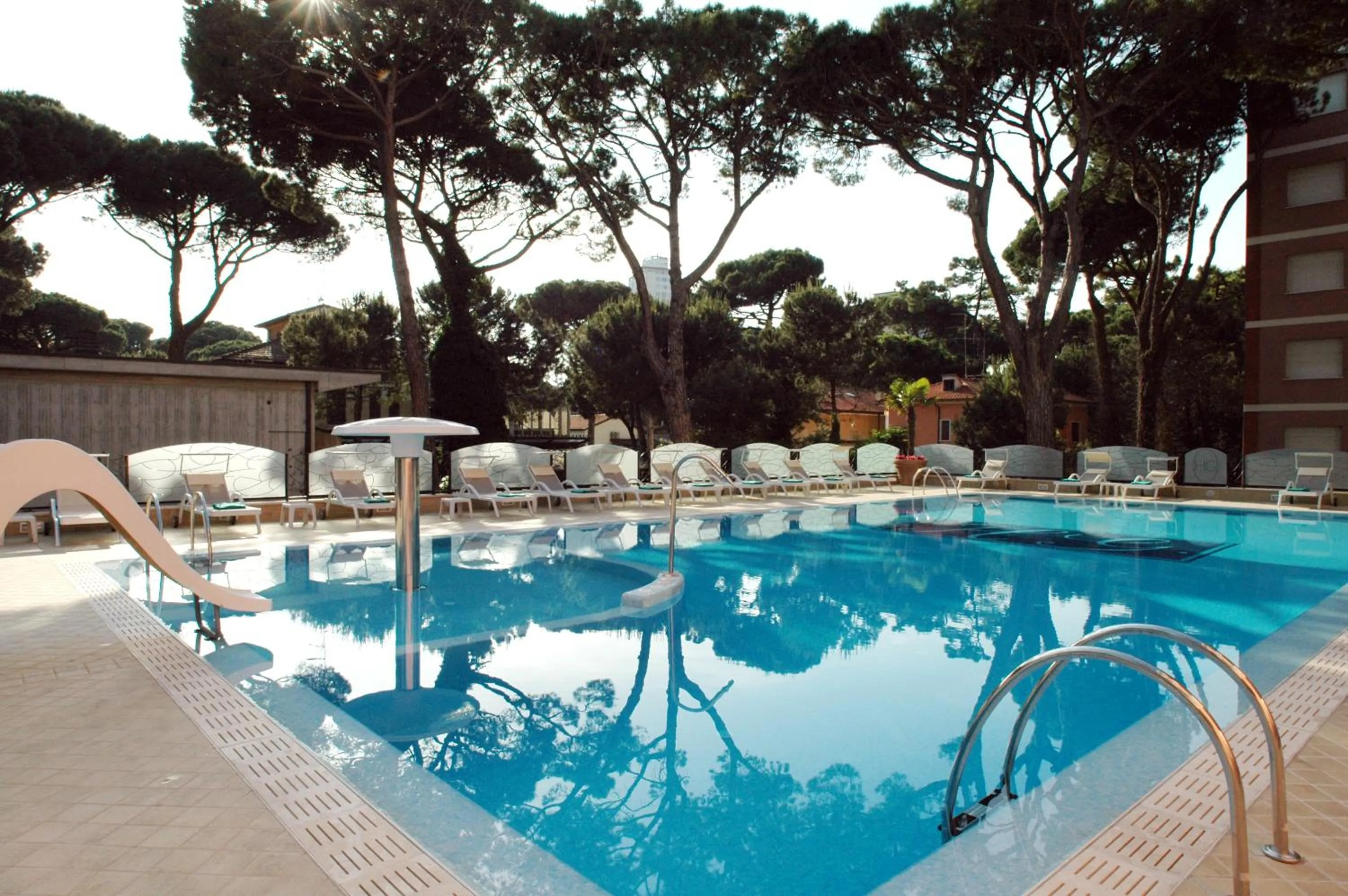 Swimming pool in Hotel Globus, Sure Hotel Collection by Best Western