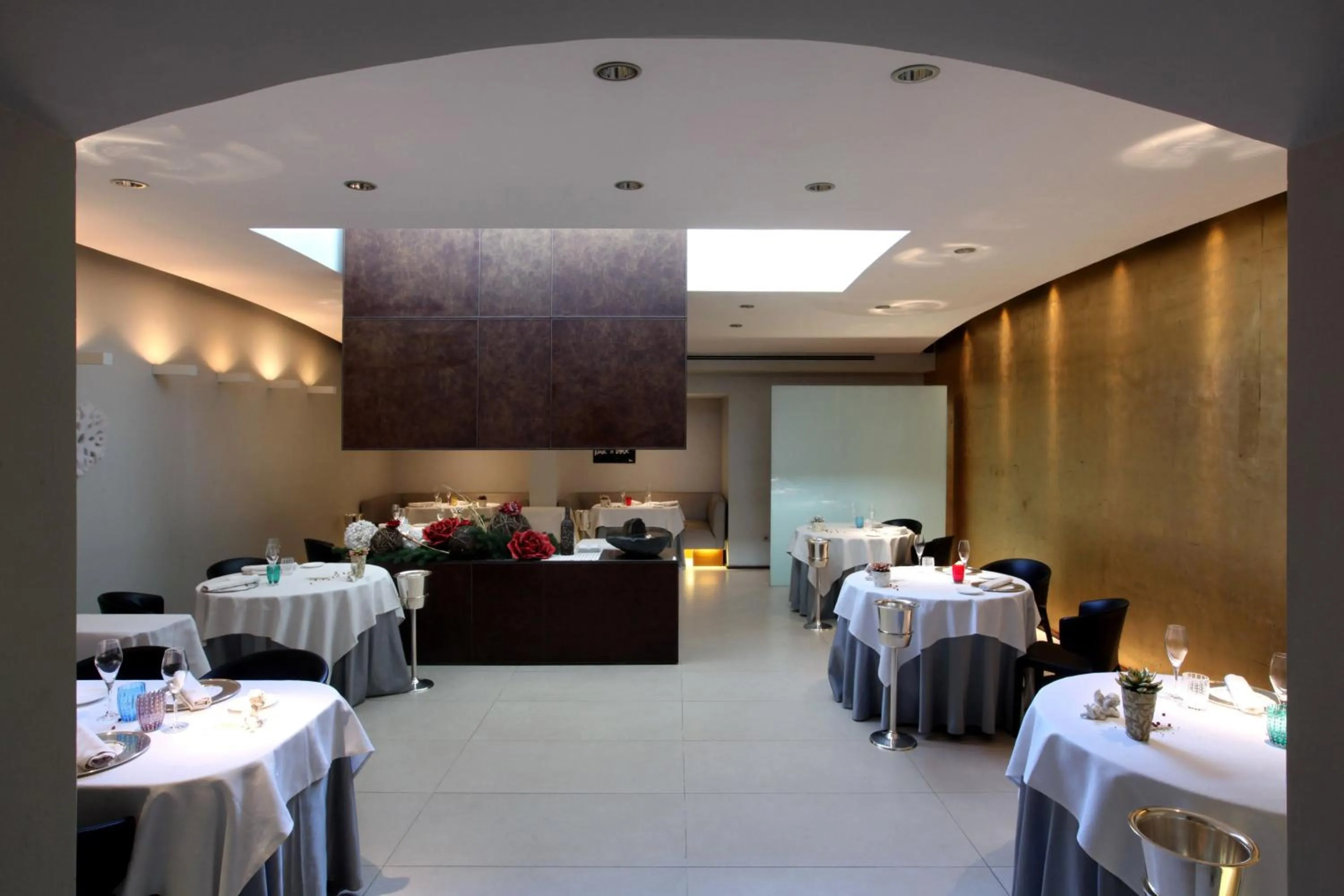 Restaurant/places to eat in Parizzi Suites & Restaurant