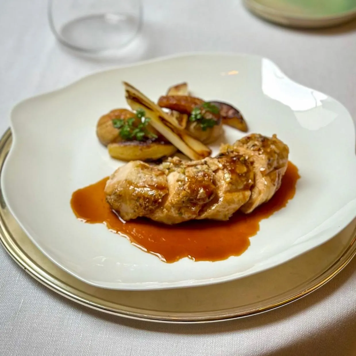 Restaurant/places to eat in Parizzi Suites & Restaurant