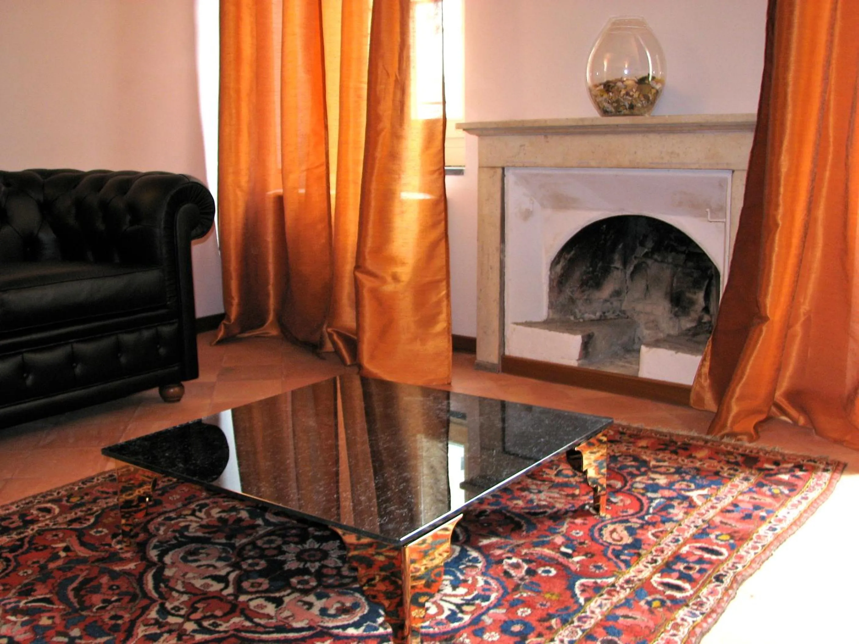 Living room in Parizzi Suites & Restaurant