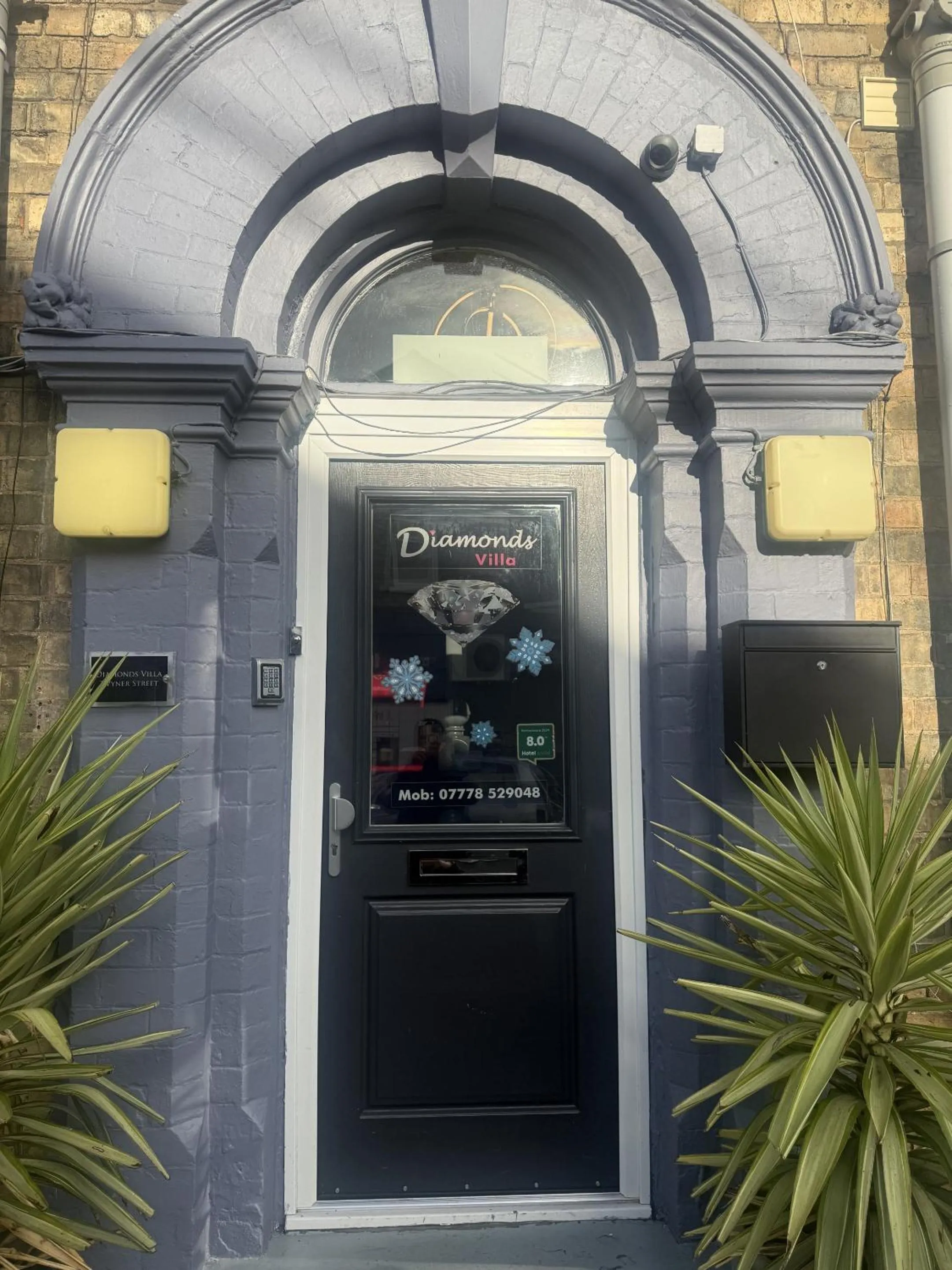 Lobby or reception in Diamonds Villa near York Hospital