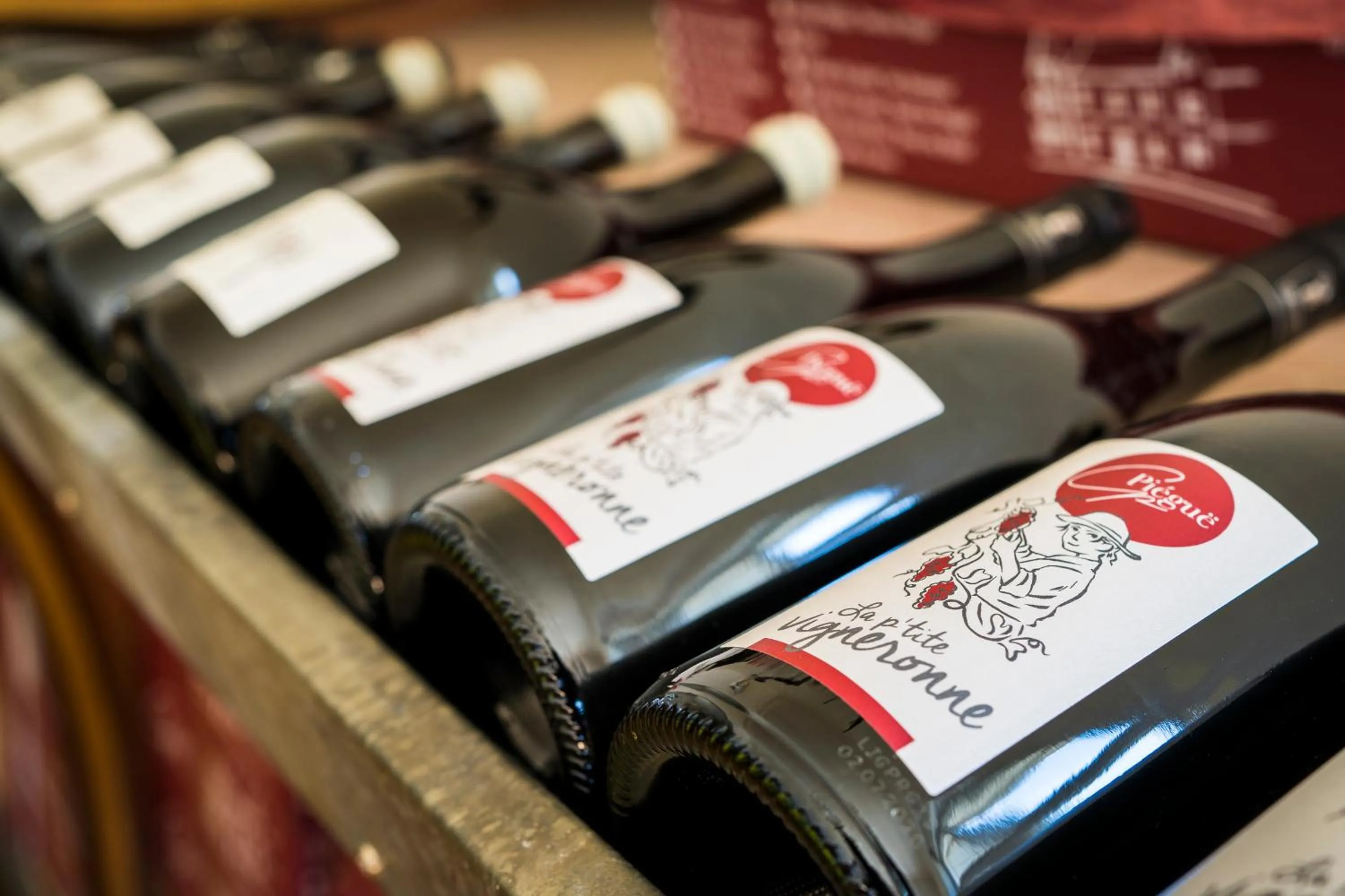 Alcoholic drinks in Vignoble Château Piéguë - winery