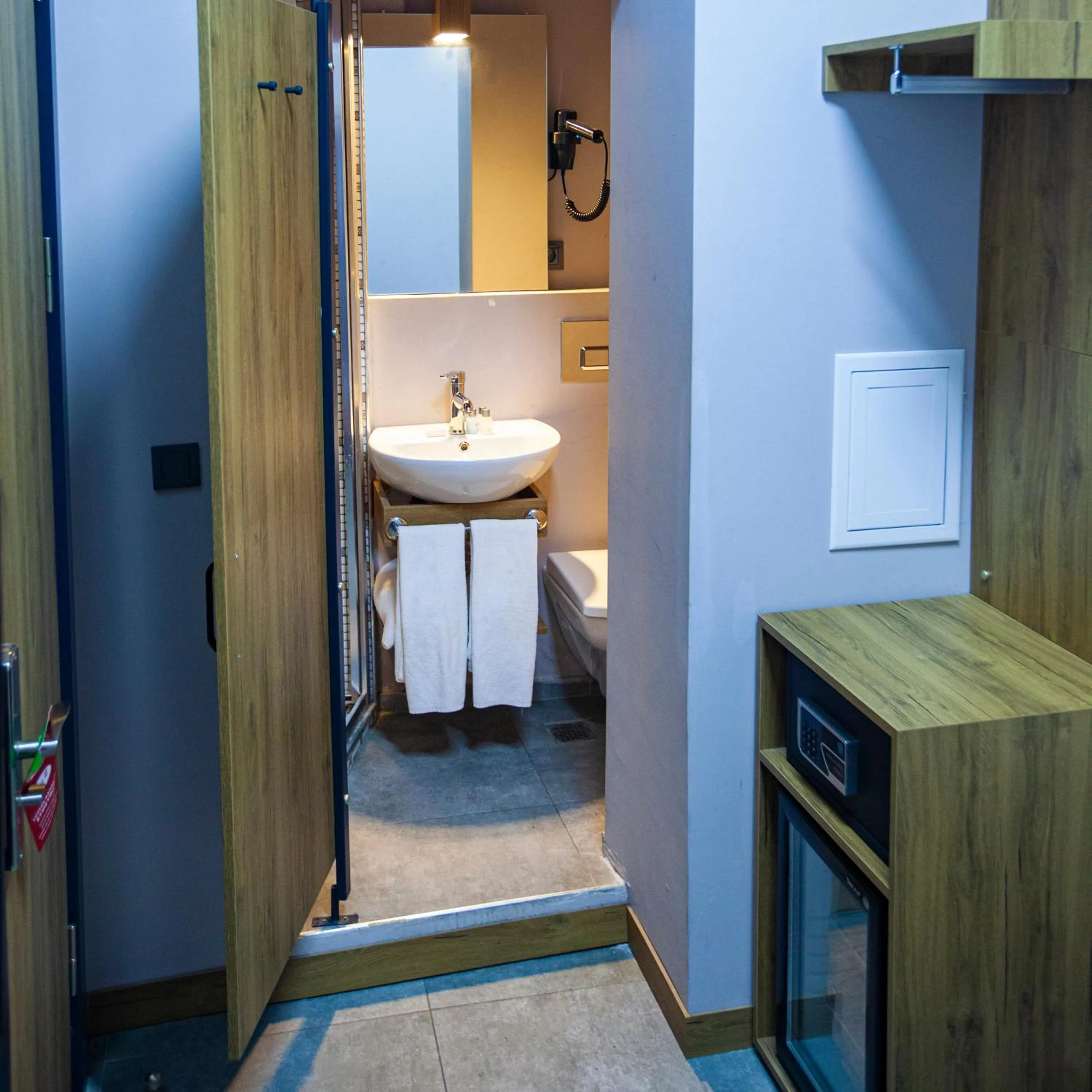 Shower in Jurnal Hotel