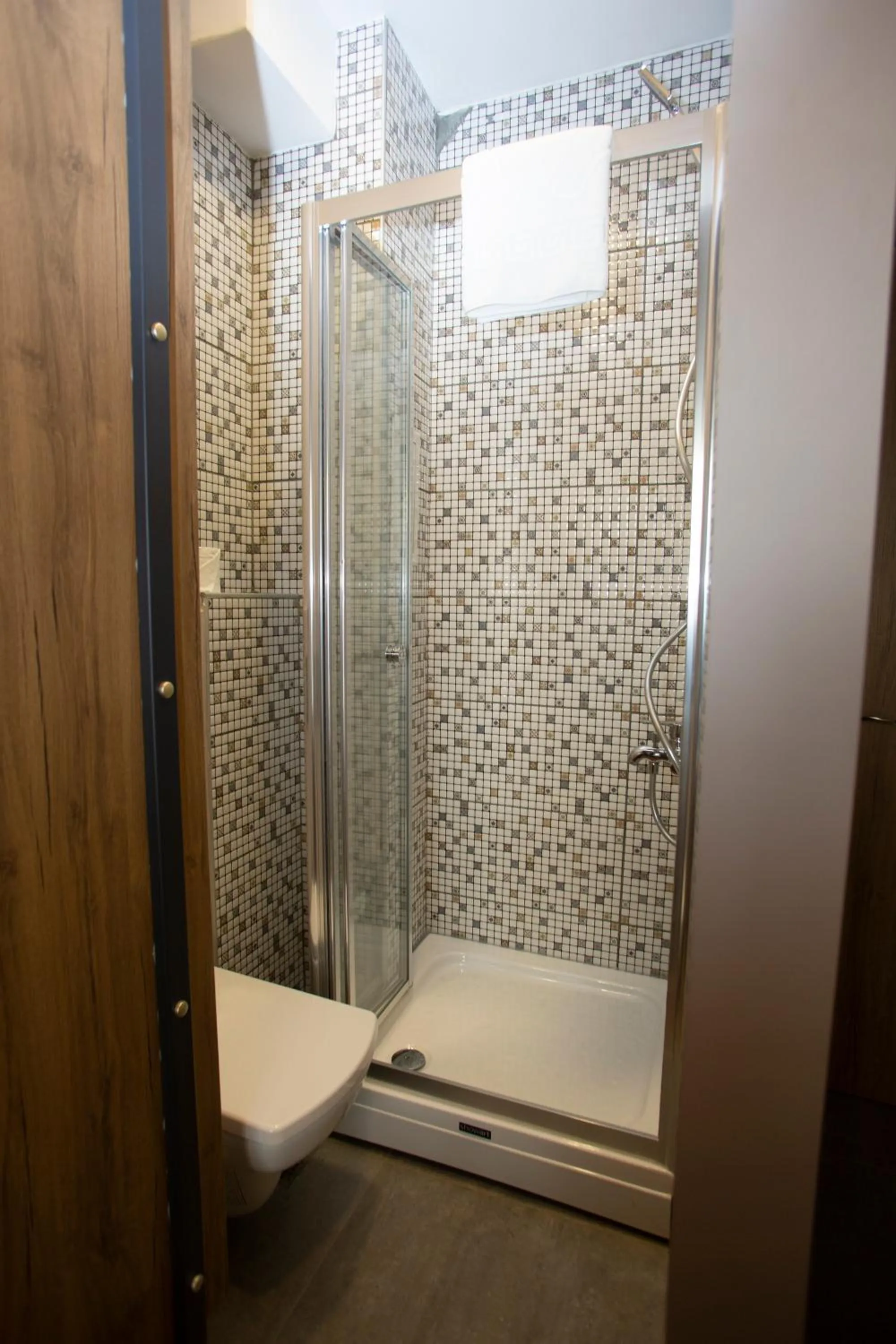 Shower in Jurnal Hotel