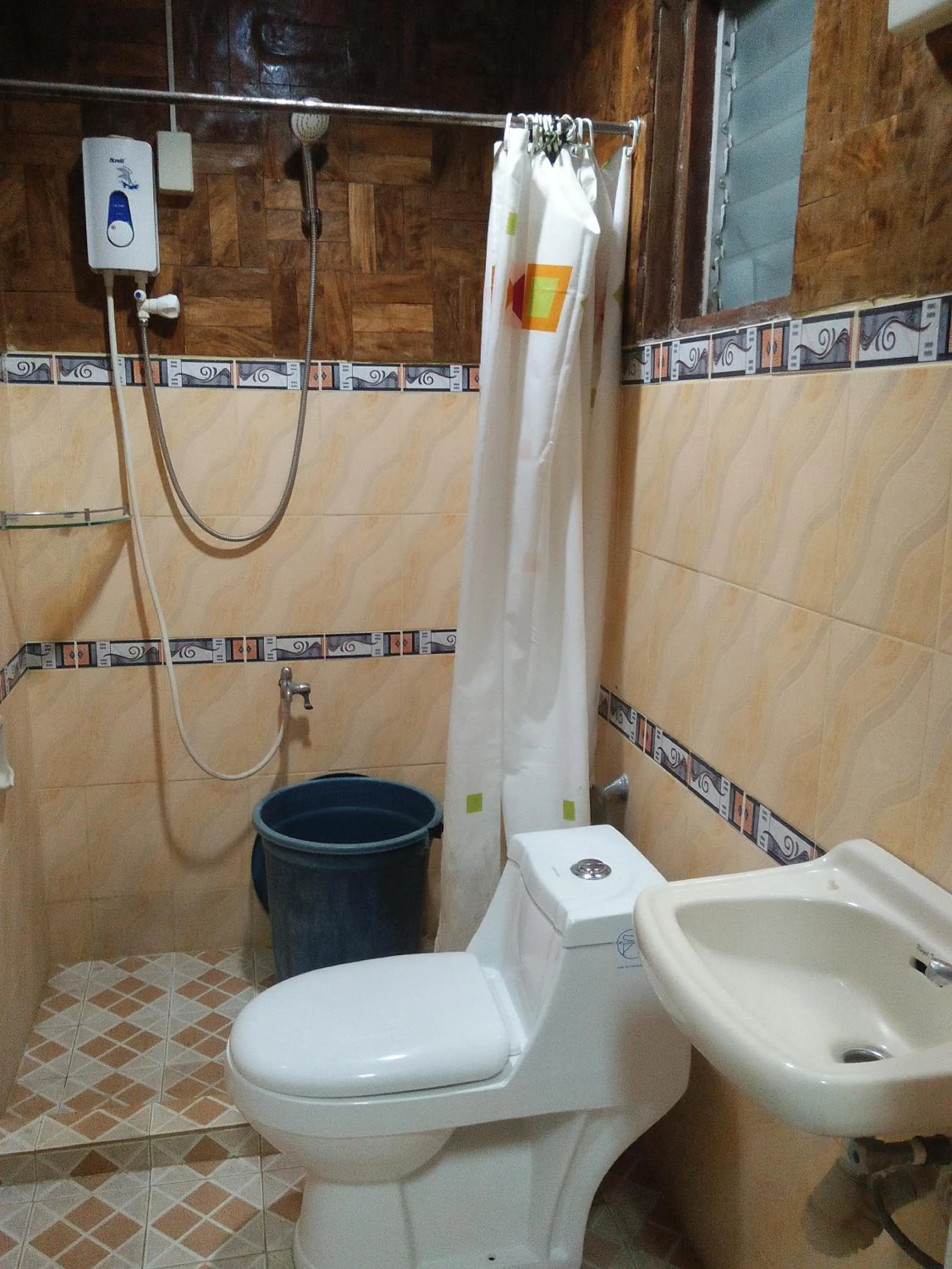 Shower in Villa Corrales Homestay