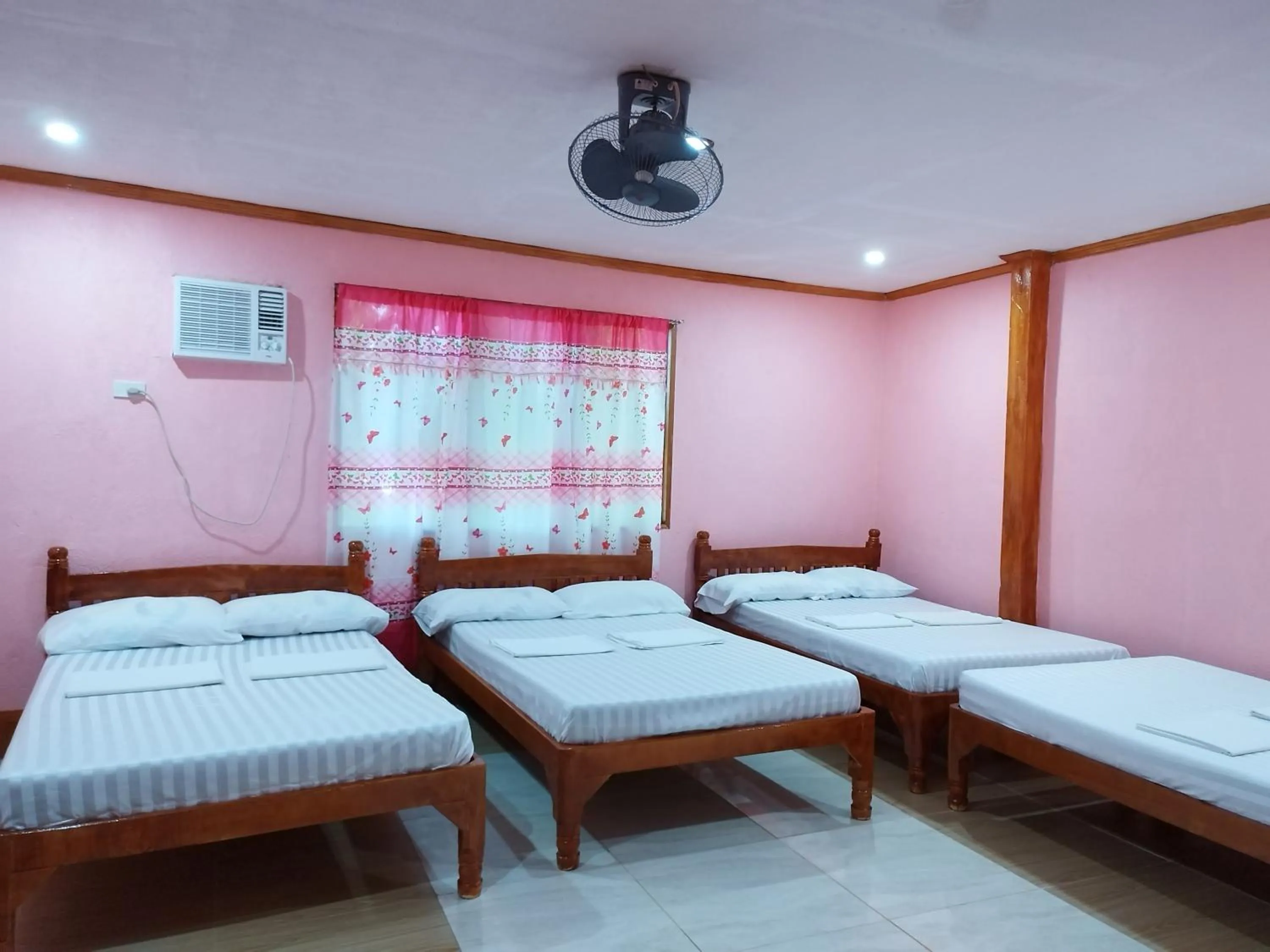 Swimming pool in Villa Corrales Homestay