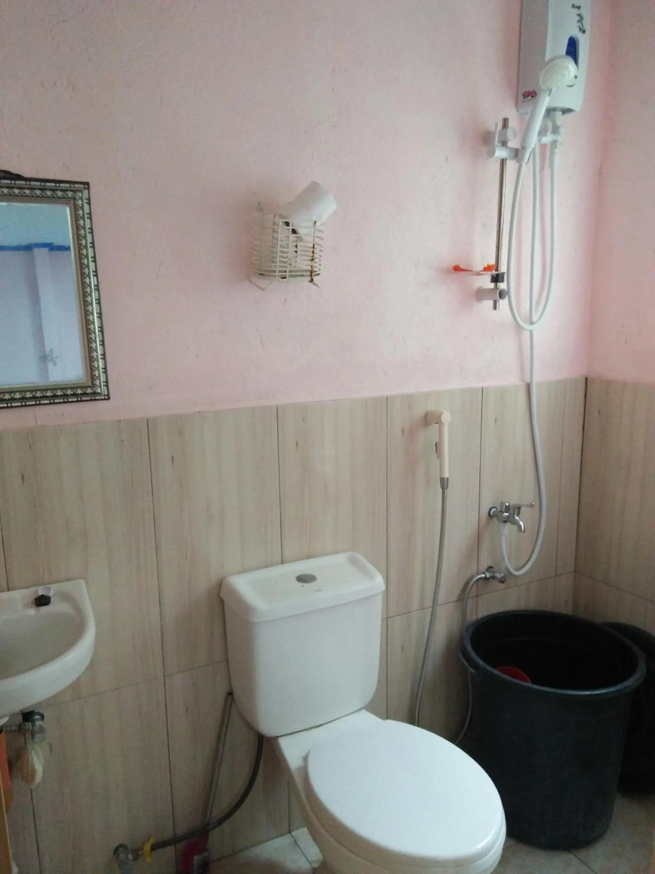 Toilet in Villa Corrales Homestay