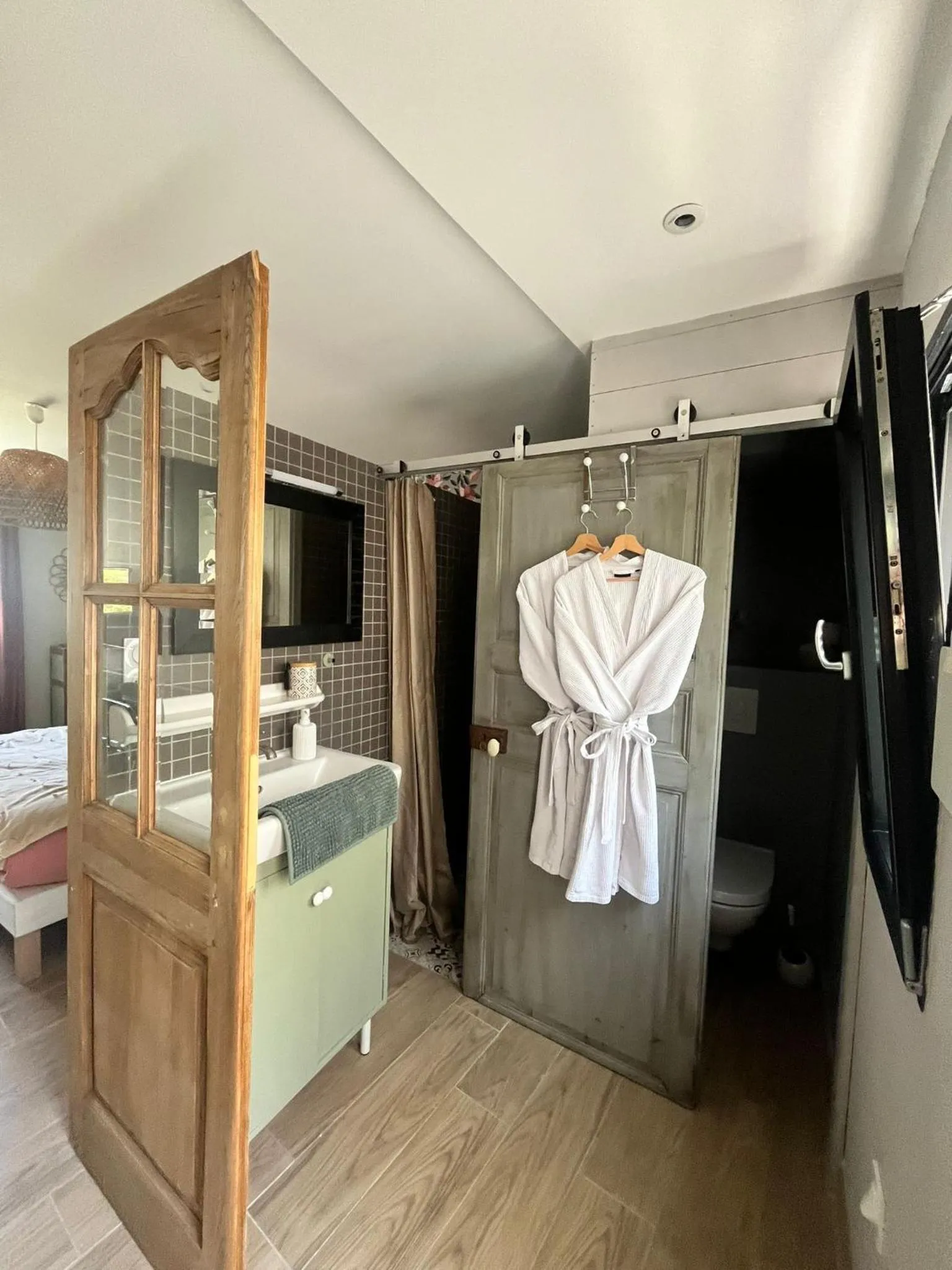 Bathroom, Bed in Au gré des vents