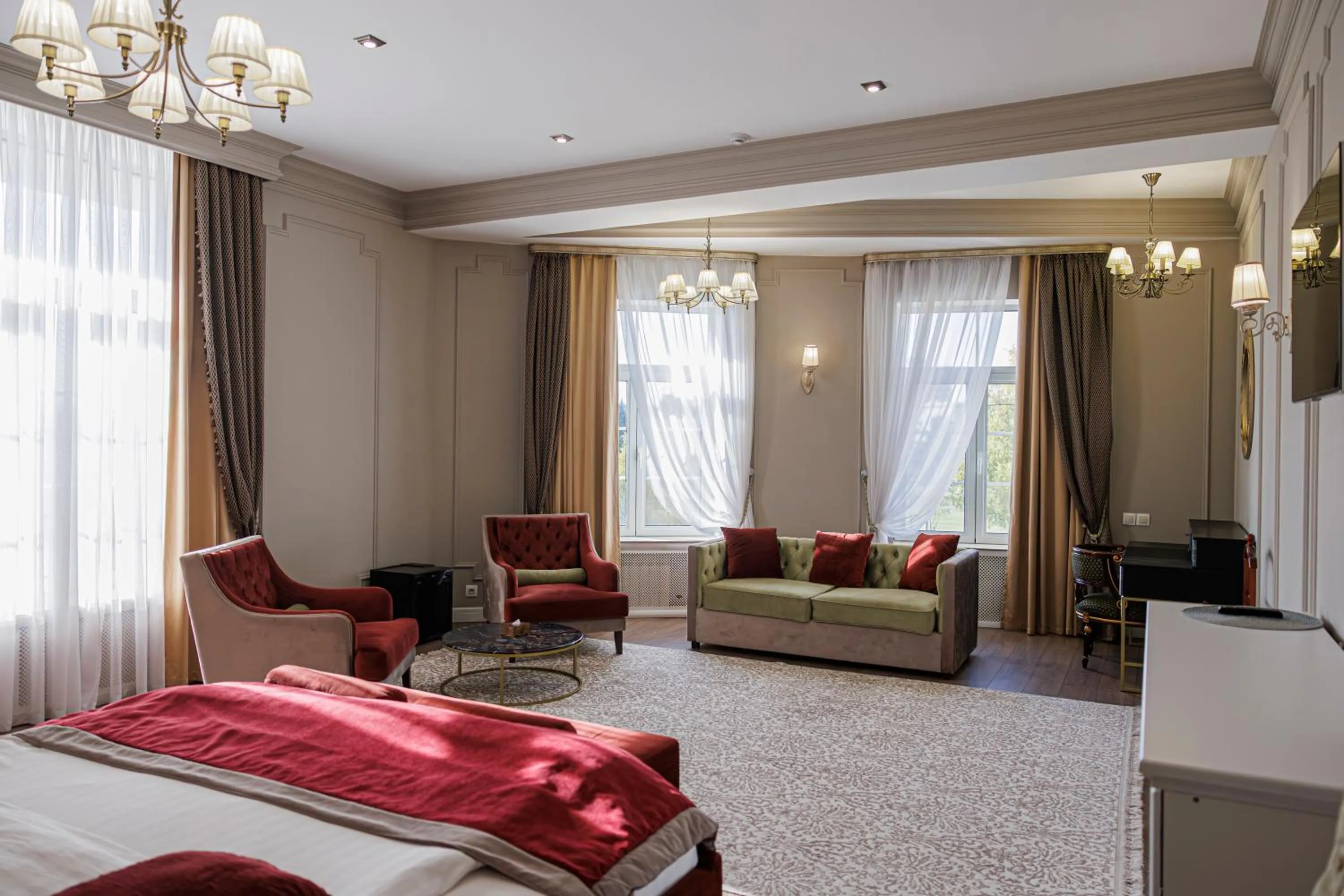 Photo of the whole room, Bed in Royal BV