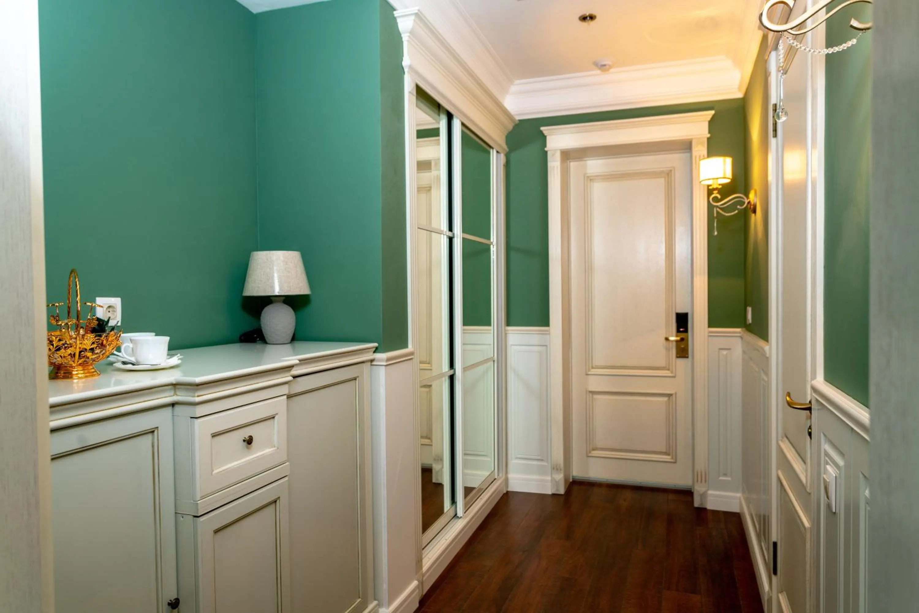 wardrobe in Royal BV