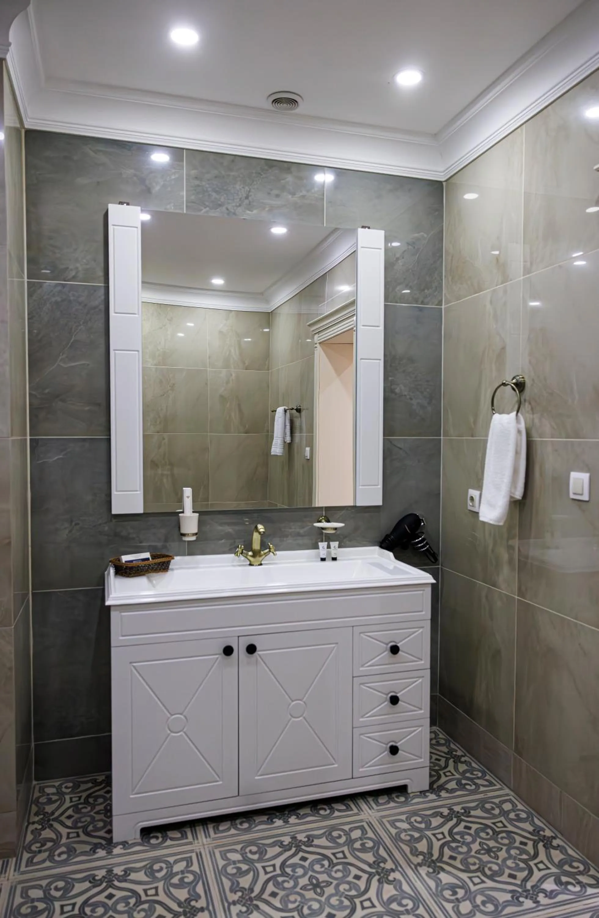 Bathroom in Royal BV