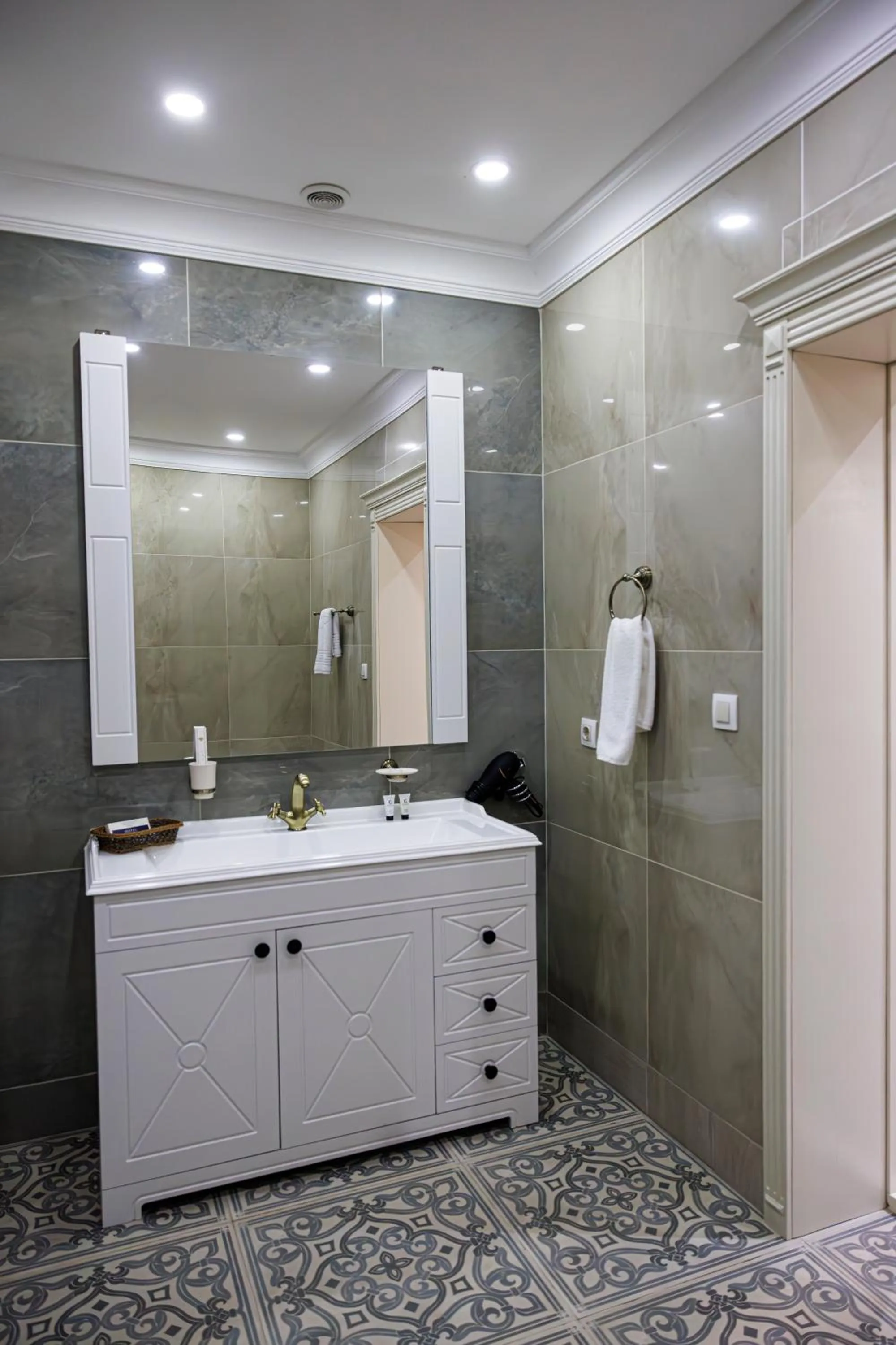 Bathroom in Royal BV