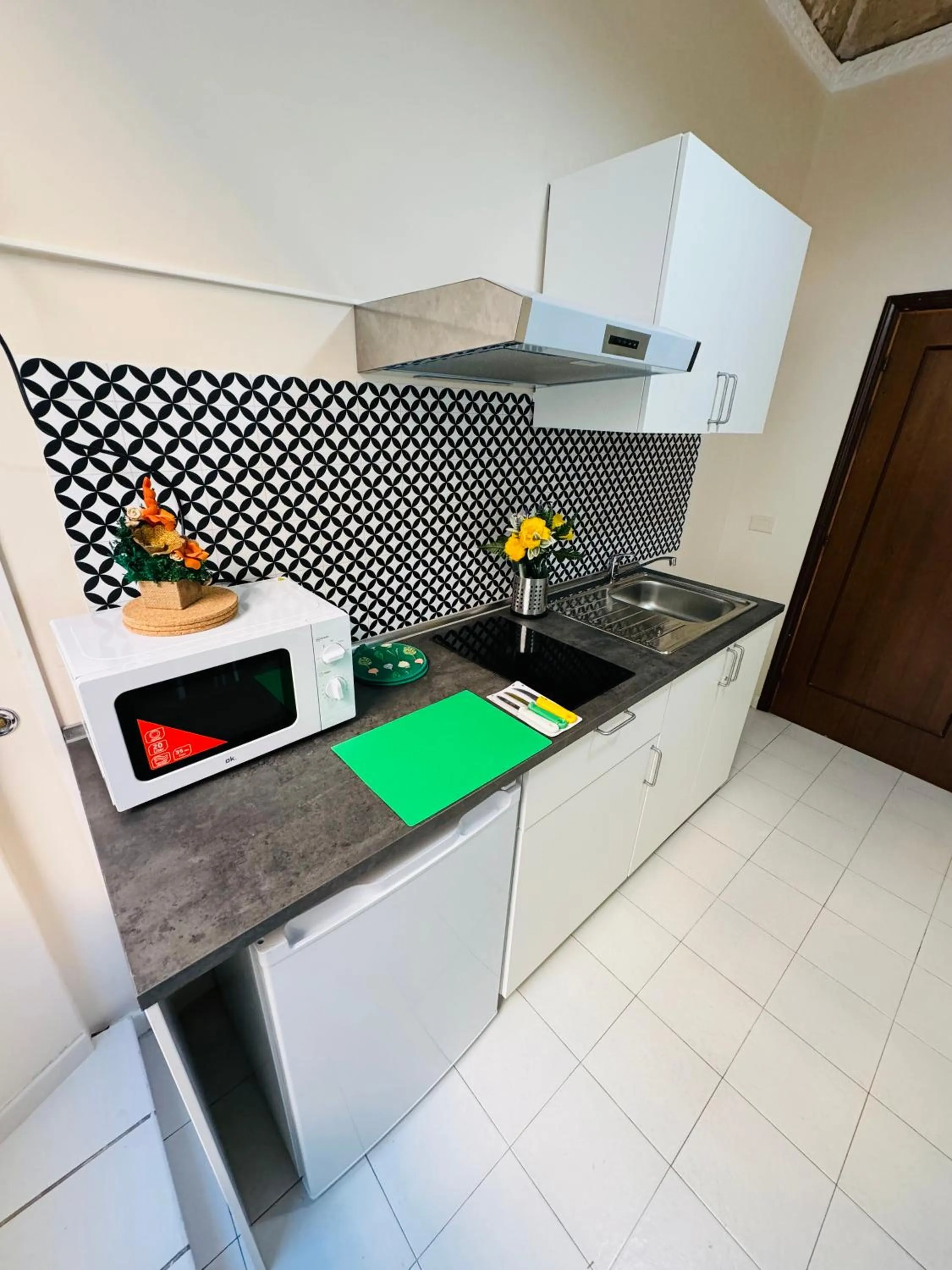 Kitchen or kitchenette in B&B Rome Terminal House