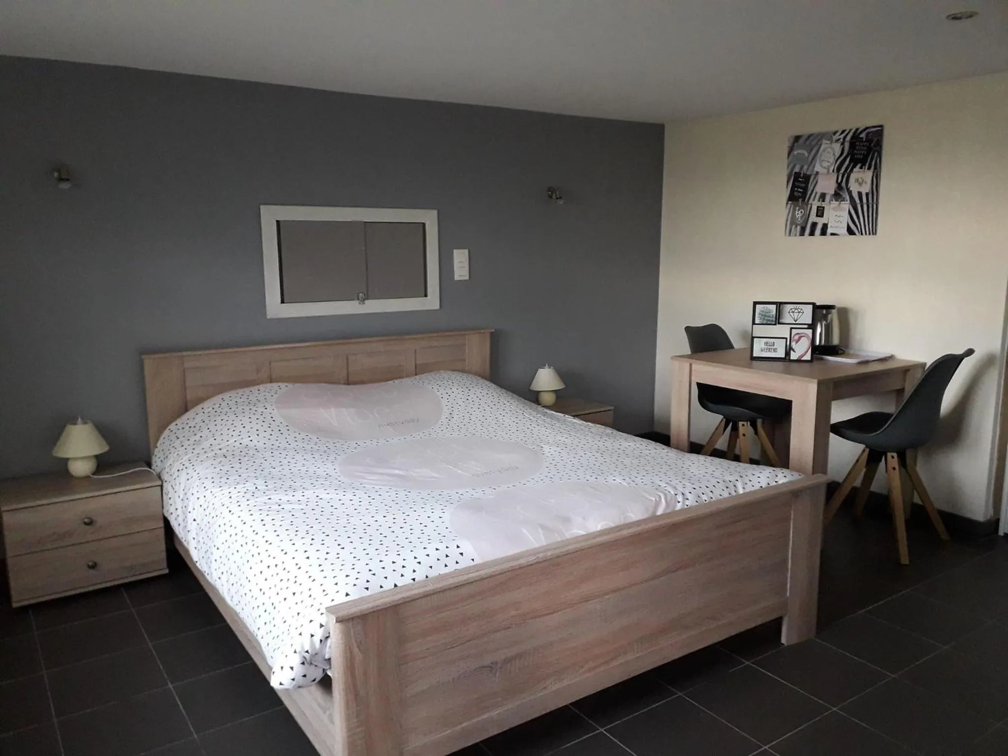 Bed in A La Reid Paisible