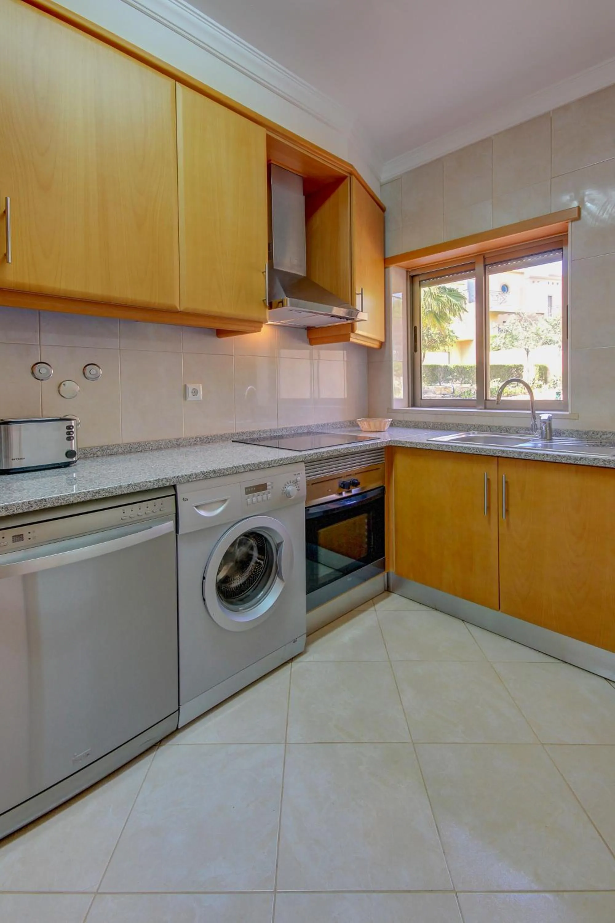 Kitchen or kitchenette in Pinheiros da Balaia Villas
