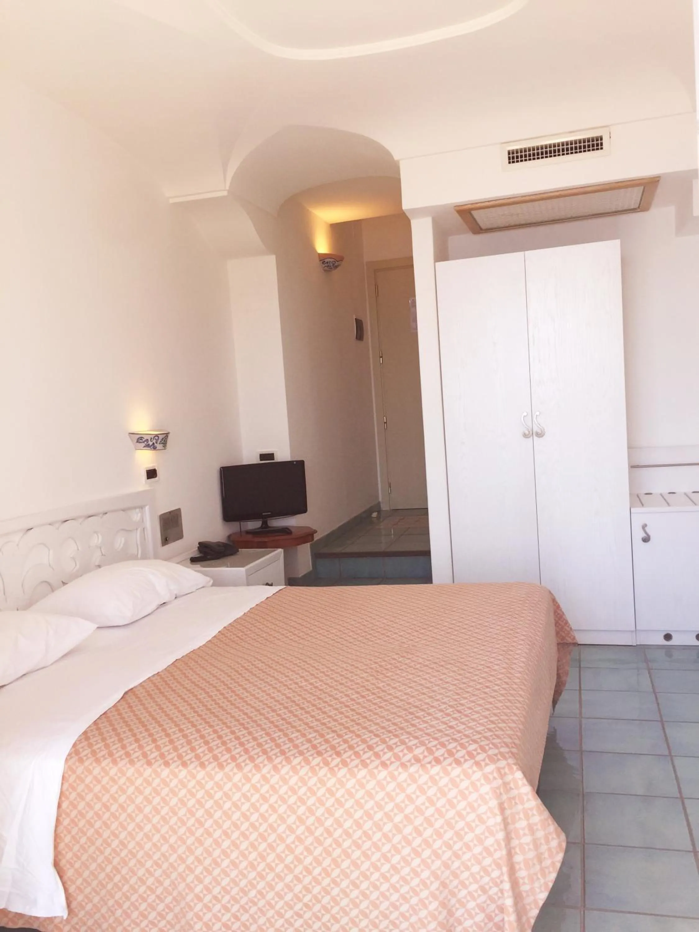 Photo of the whole room, Bed in Don Felipe Boutique Hotel