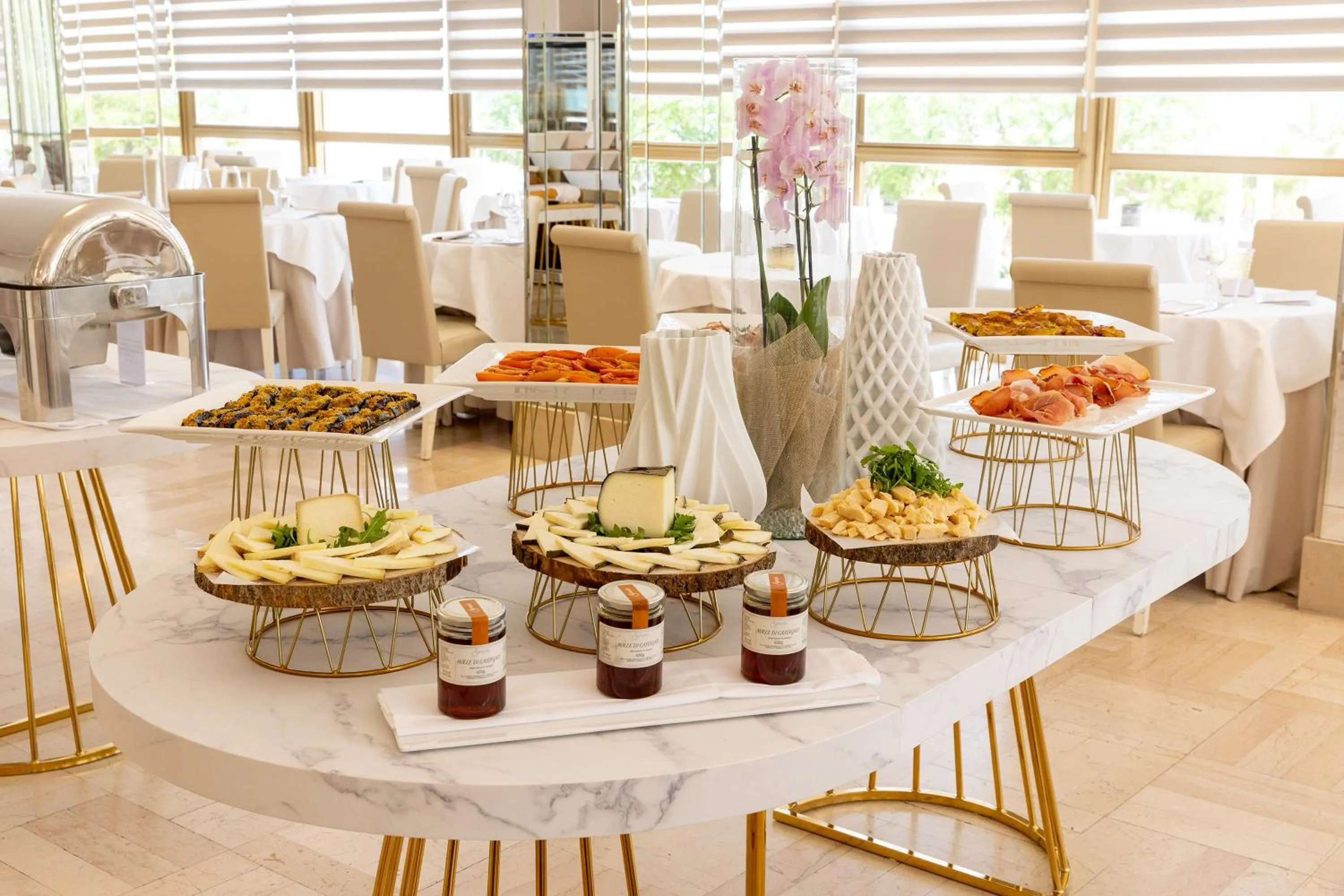 Restaurant/places to eat in Hotel Abner's