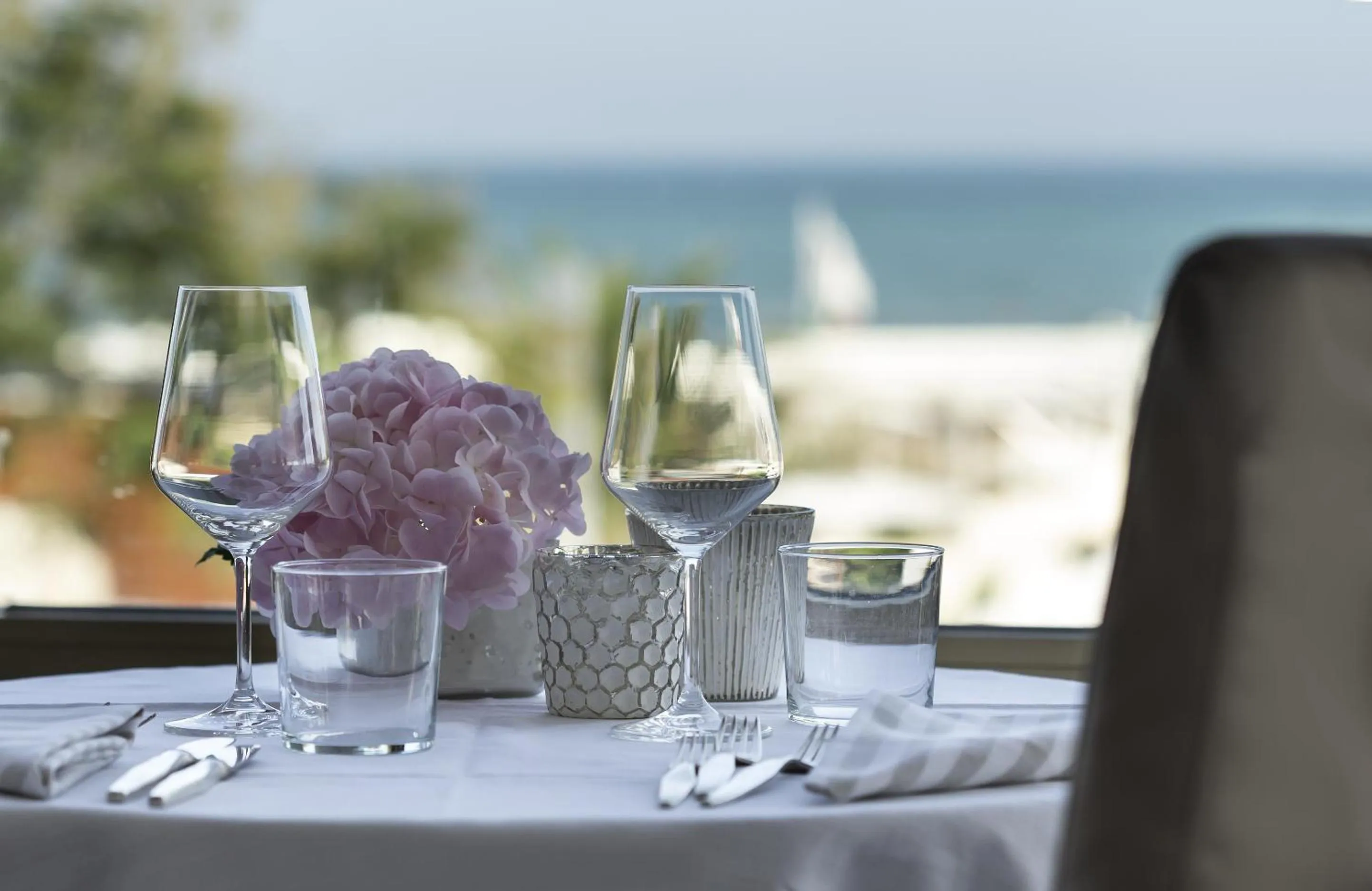 Restaurant/places to eat in Hotel Abner's