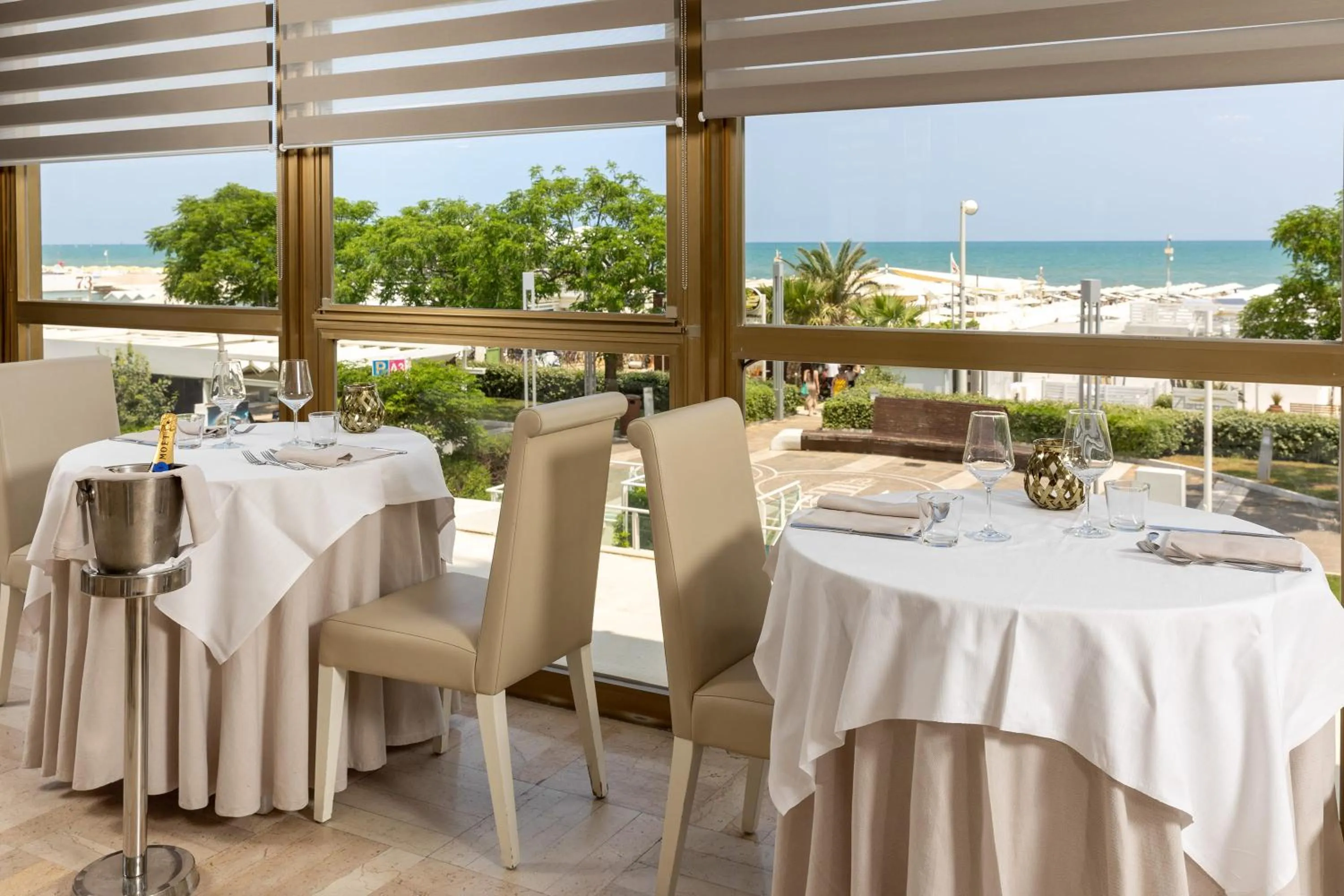 Restaurant/places to eat in Hotel Abner's