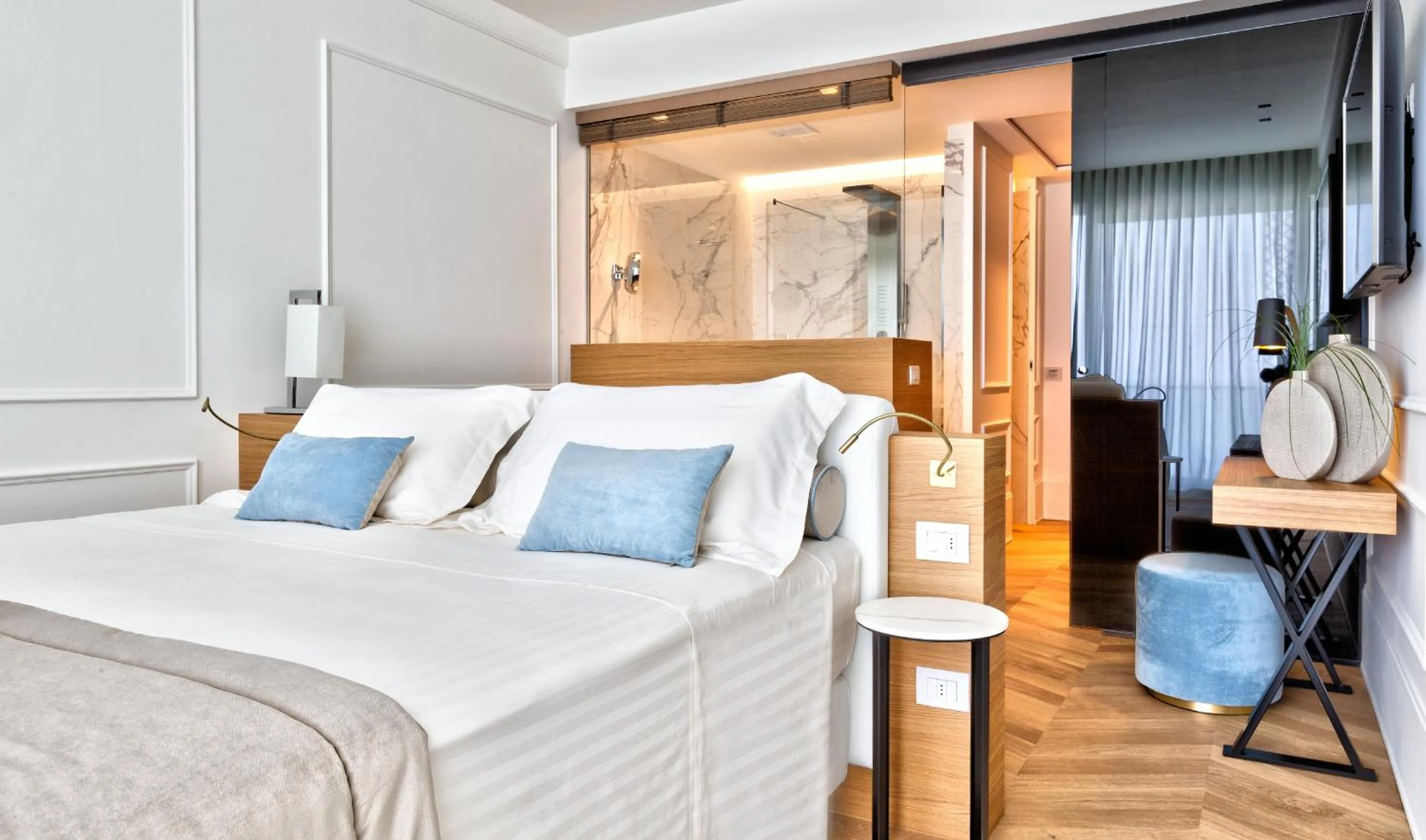 Photo of the whole room, Bed in Hotel Abner's