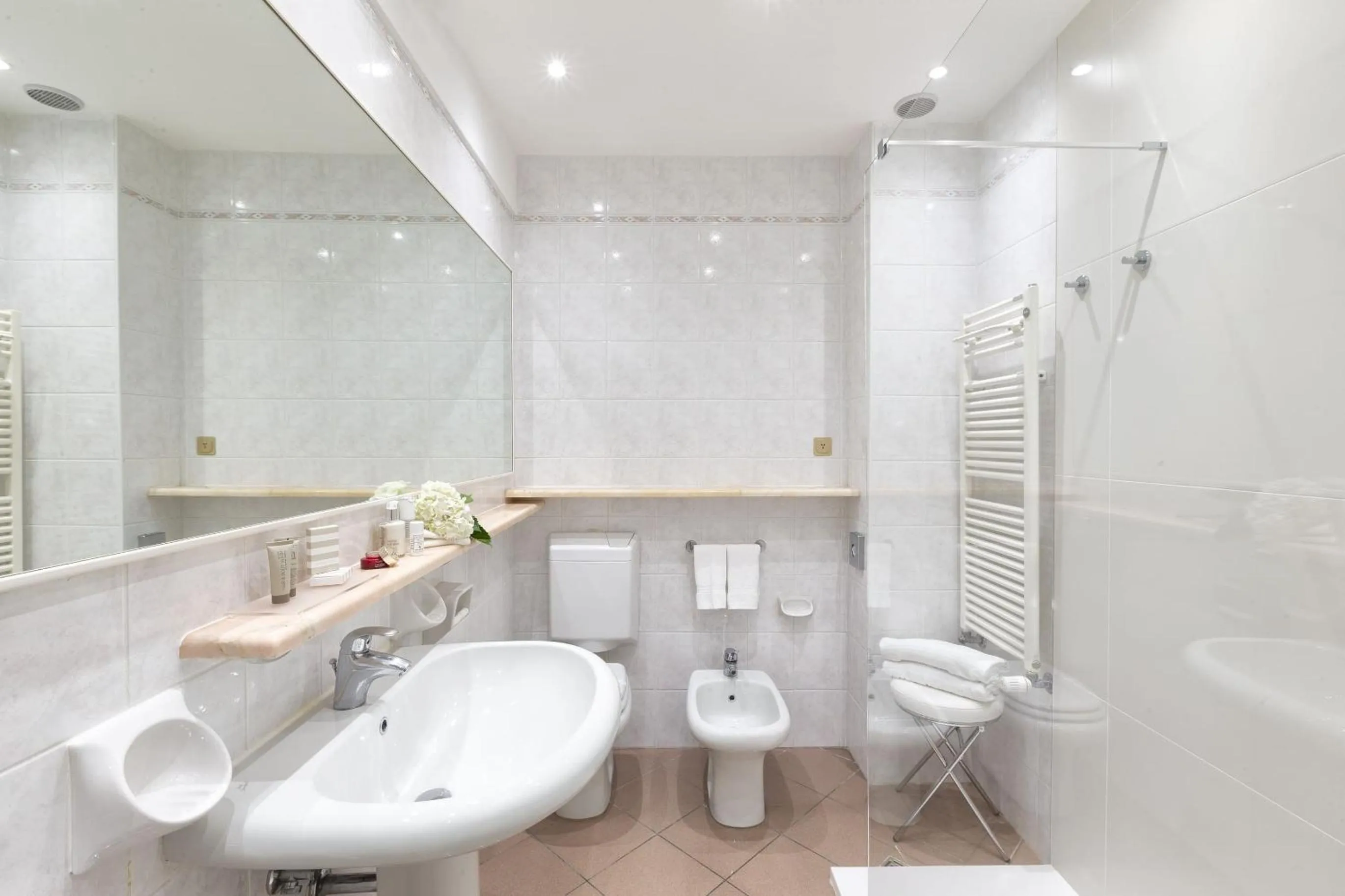 Bathroom in Hotel Abner's