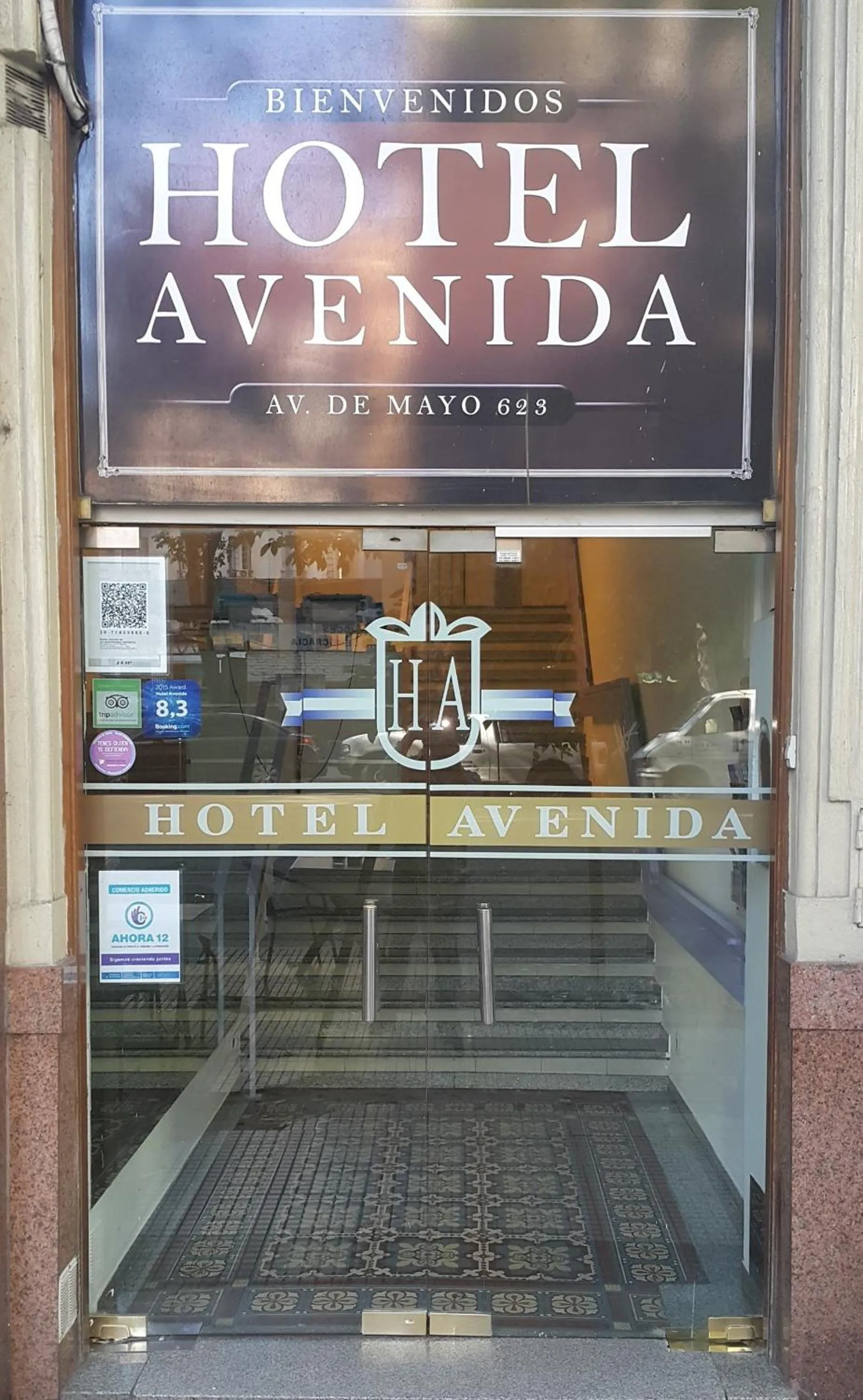 Facade/entrance in Hotel Avenida