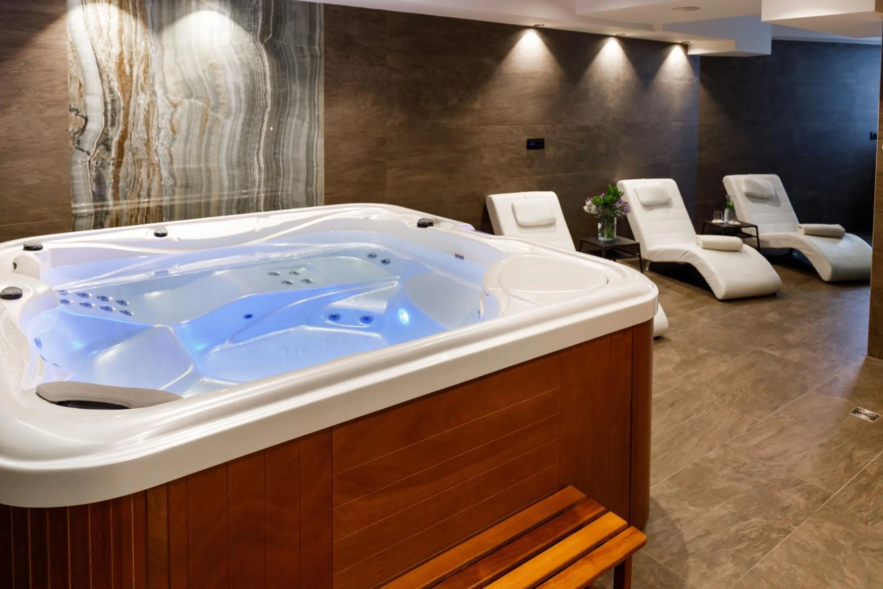 Hot Tub in VIPo Prestige Apartments