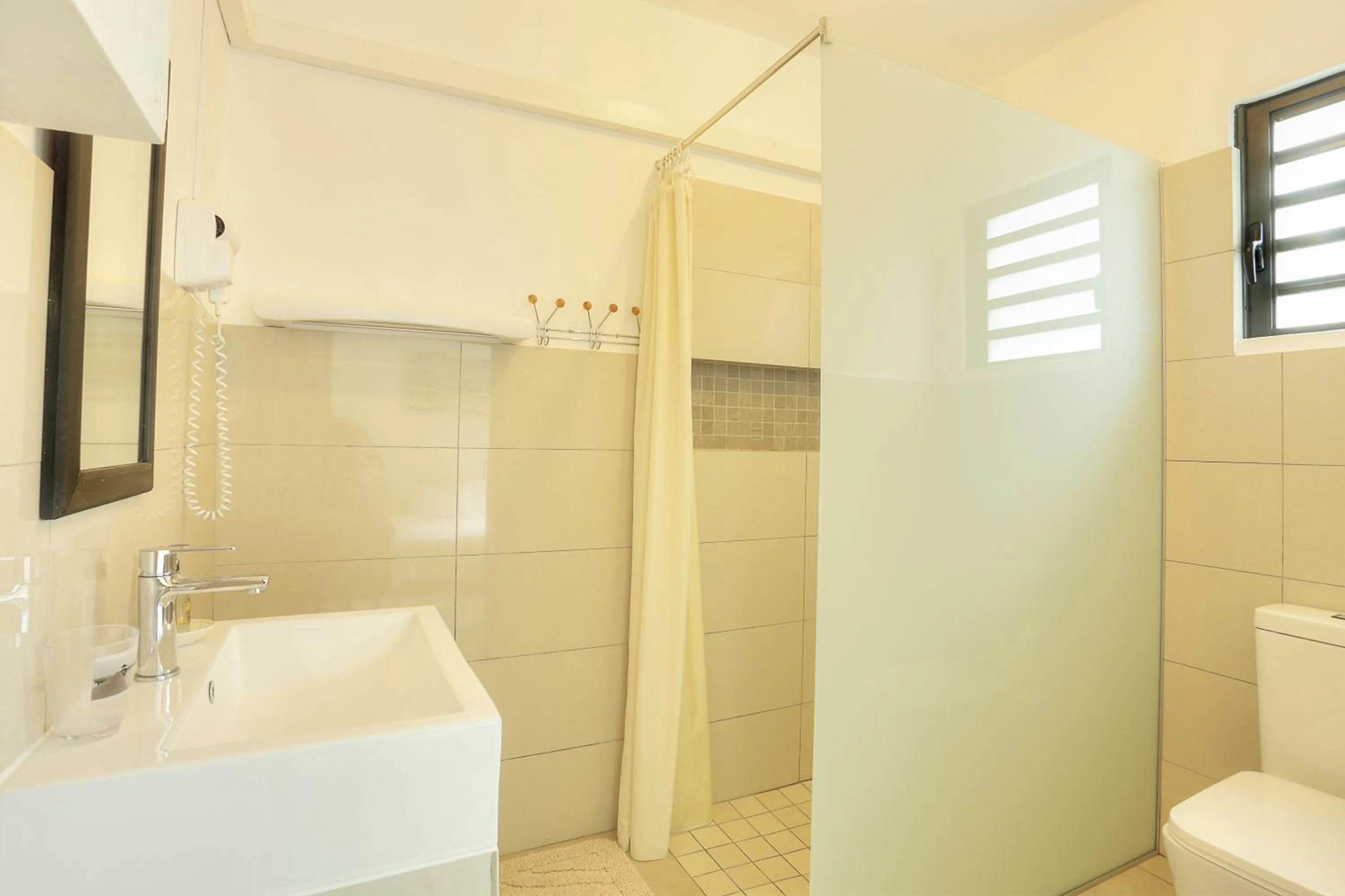 Shower in Auberge SeaFever