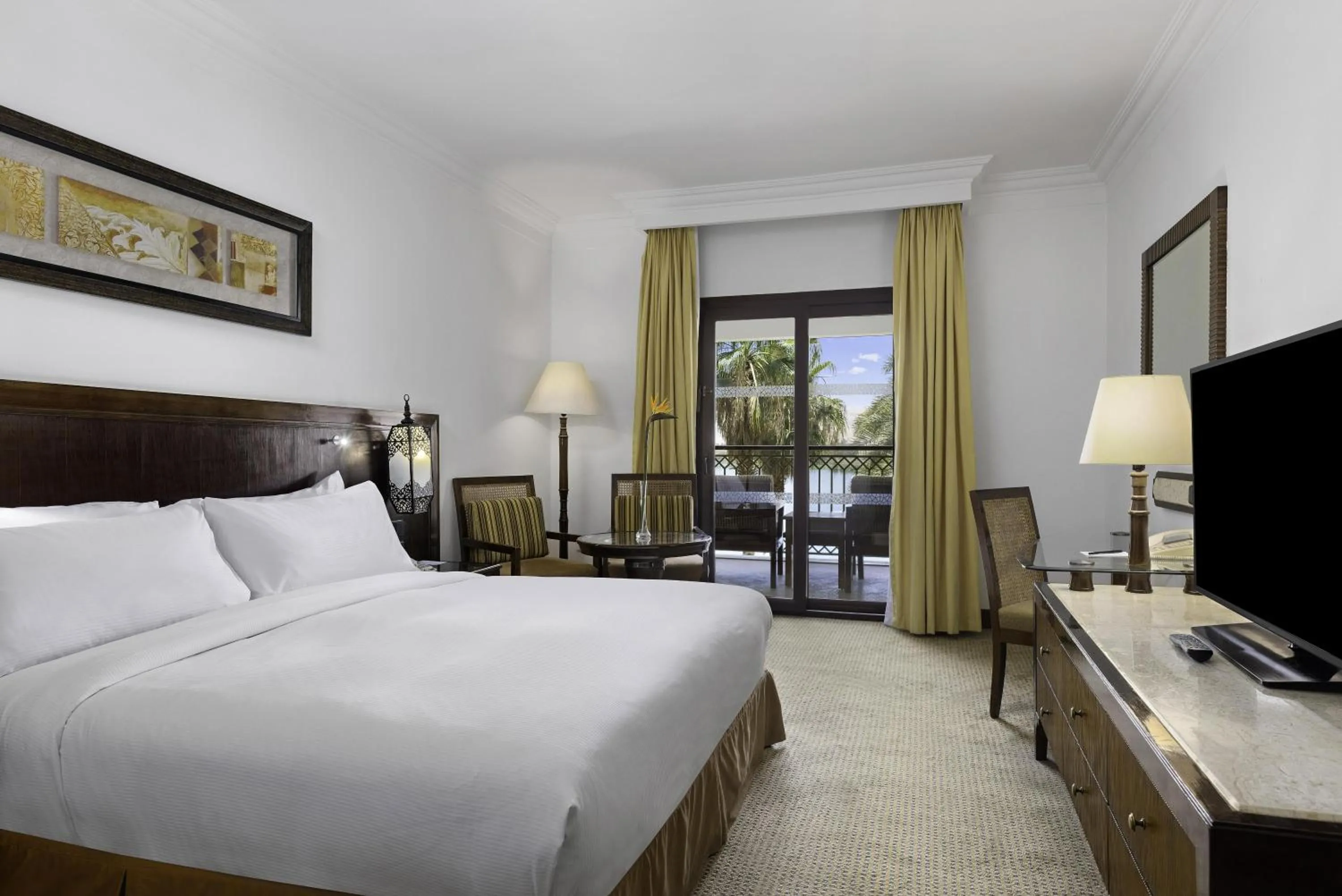 Bed in Hilton Luxor Resort & Spa