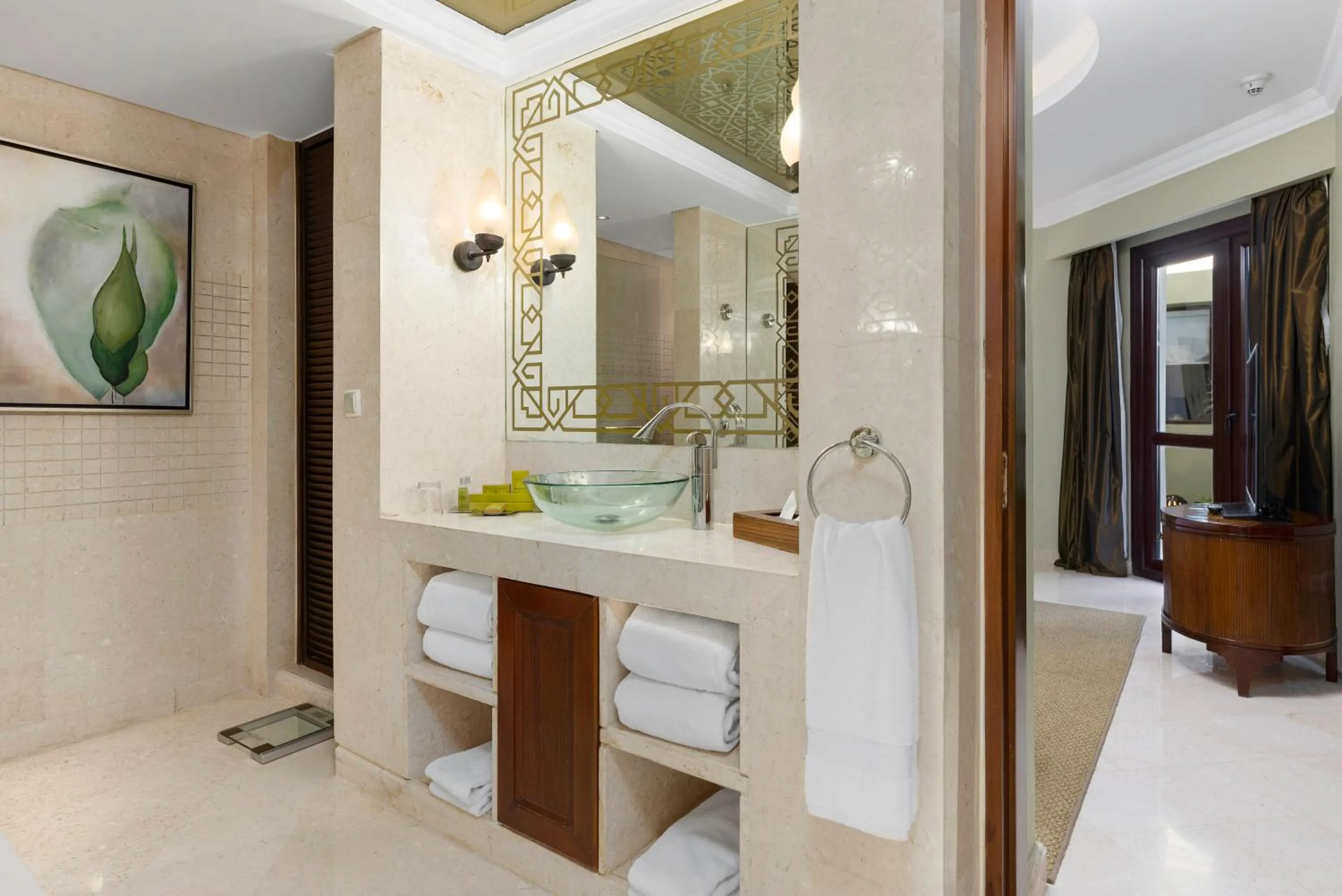 Shower in Hilton Luxor Resort & Spa