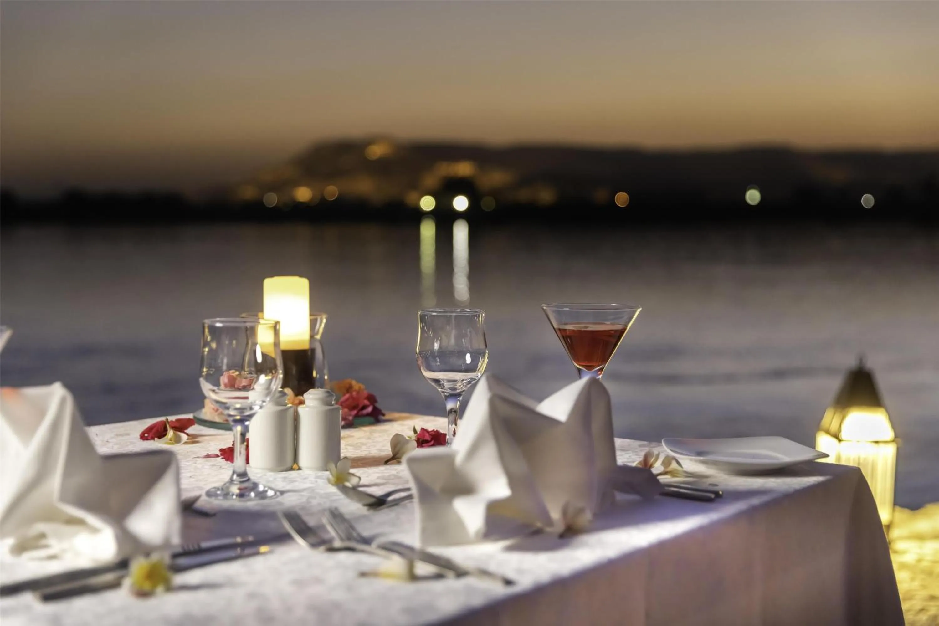 Restaurant/places to eat in Hilton Luxor Resort & Spa