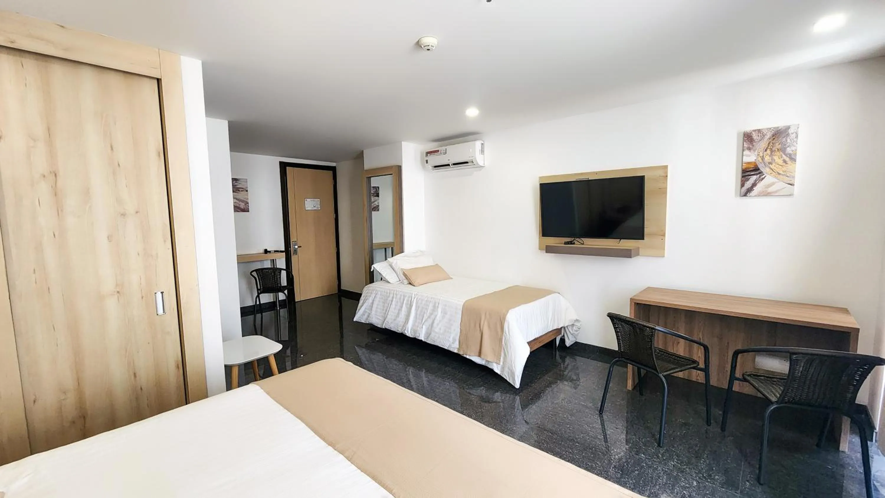 Bed in BE Suites Hotel Cali