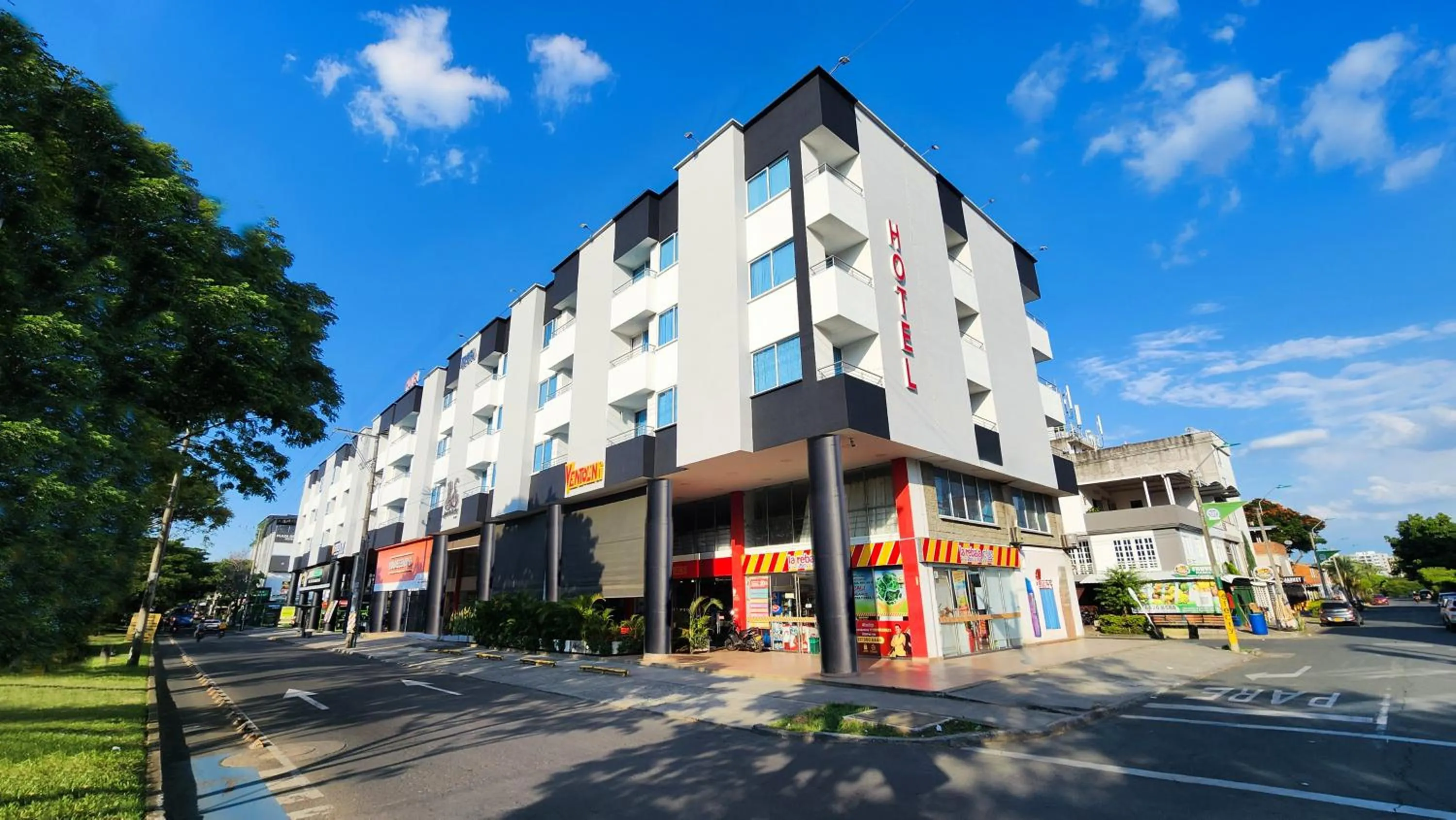 Property building in BE Suites Hotel Cali