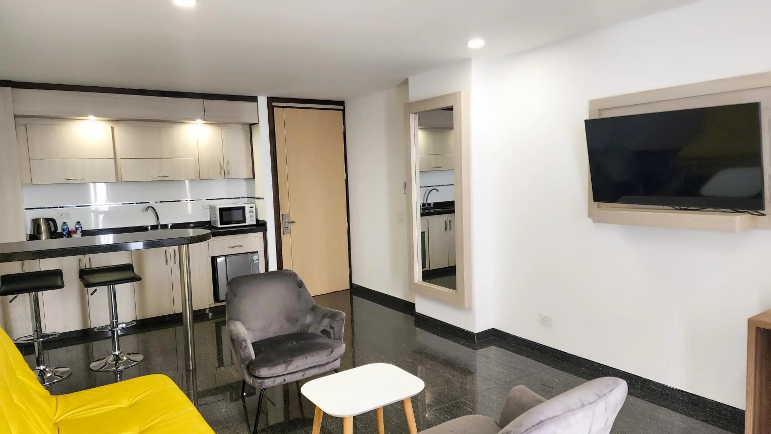 Living room in BE Suites Hotel Cali