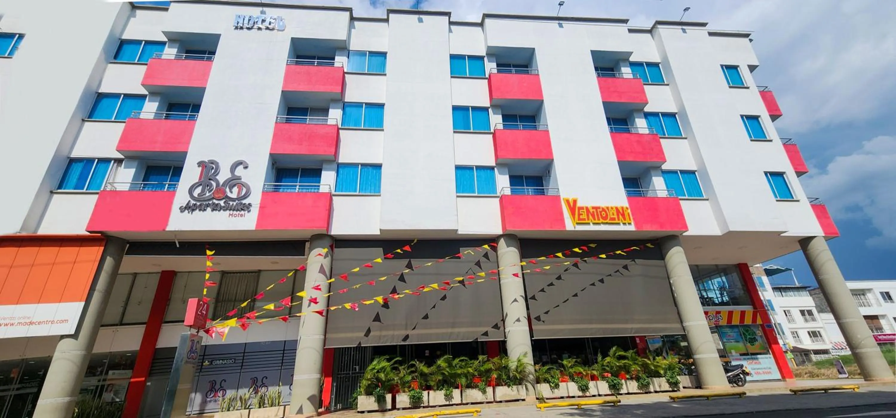 Facade/entrance in BE Suites Hotel Cali