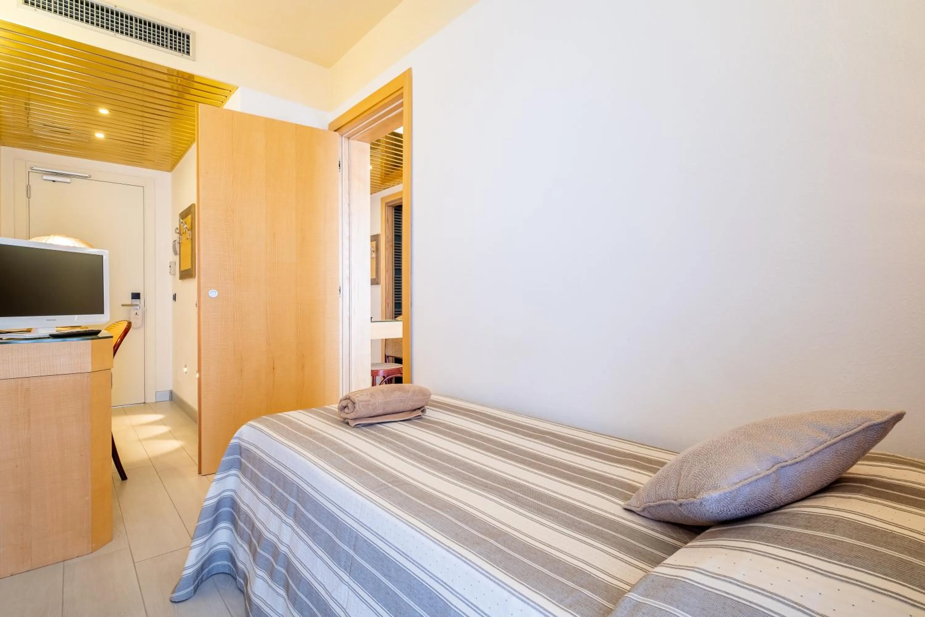 Photo of the whole room, Bed in Hotel Mare