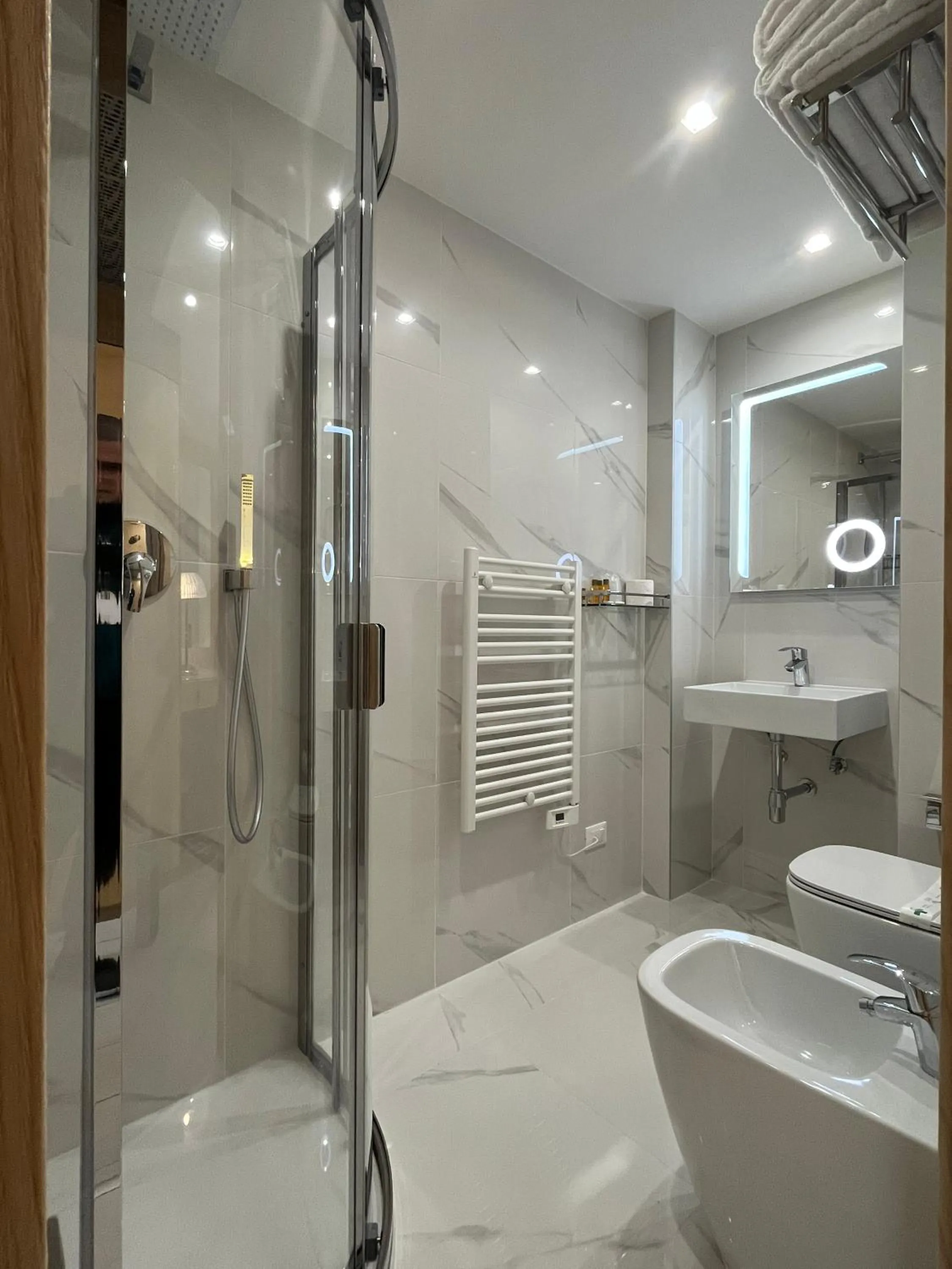 Shower in Hotel Mare