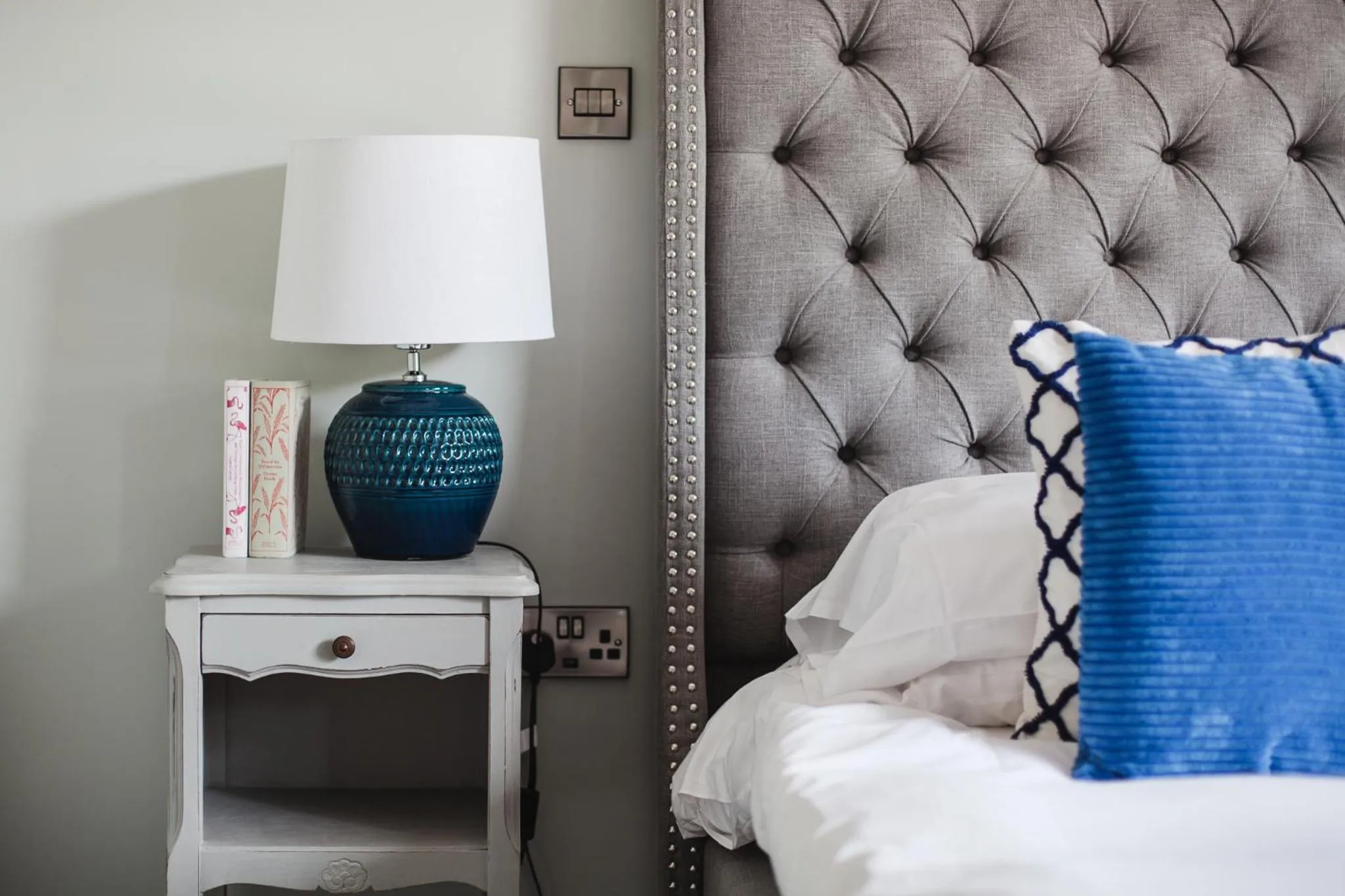 Decorative detail, Bed in The George Inn