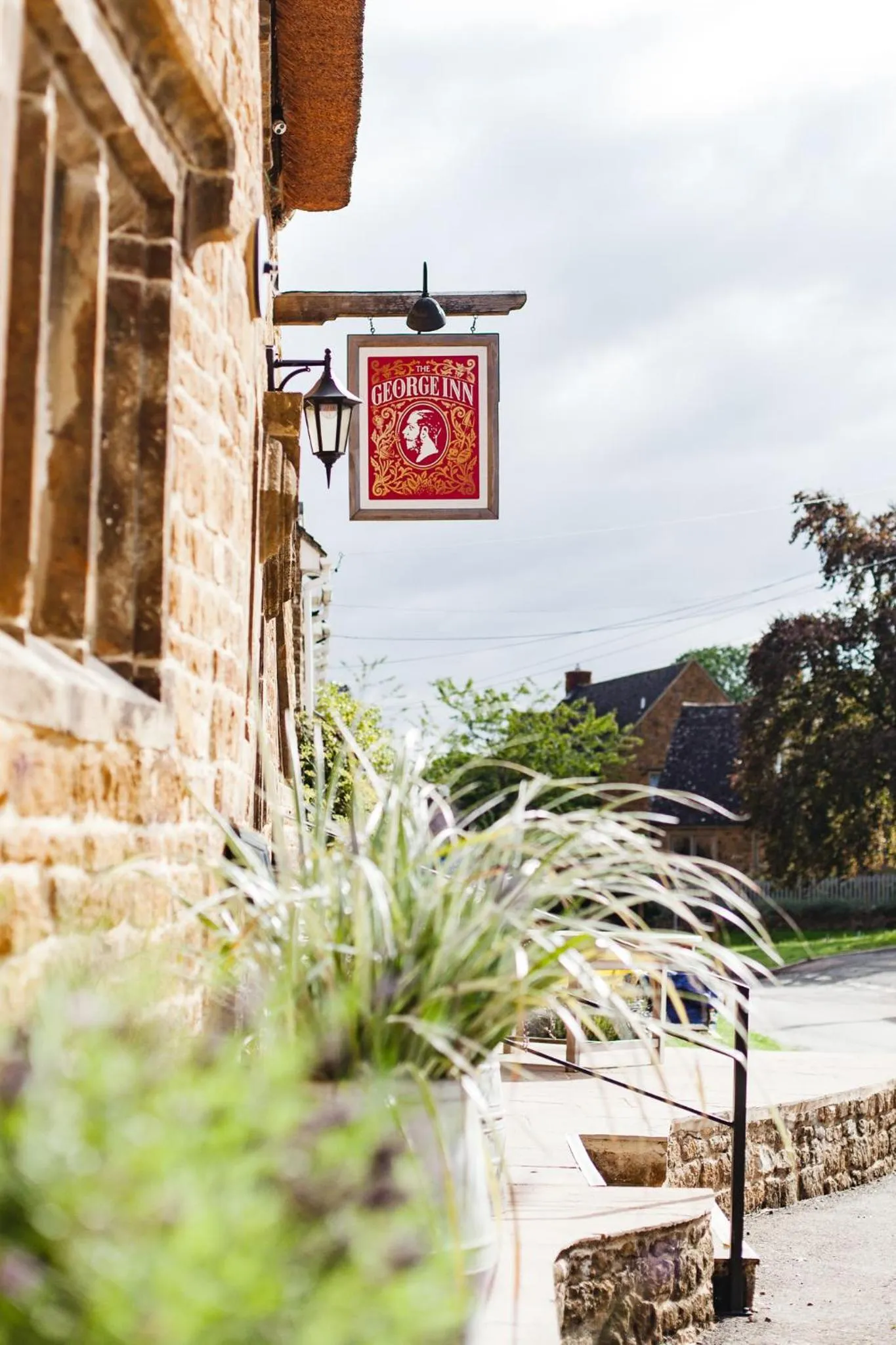 Facade/entrance in The George Inn
