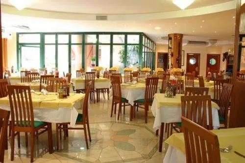 Restaurant/places to eat in Albergo Bice