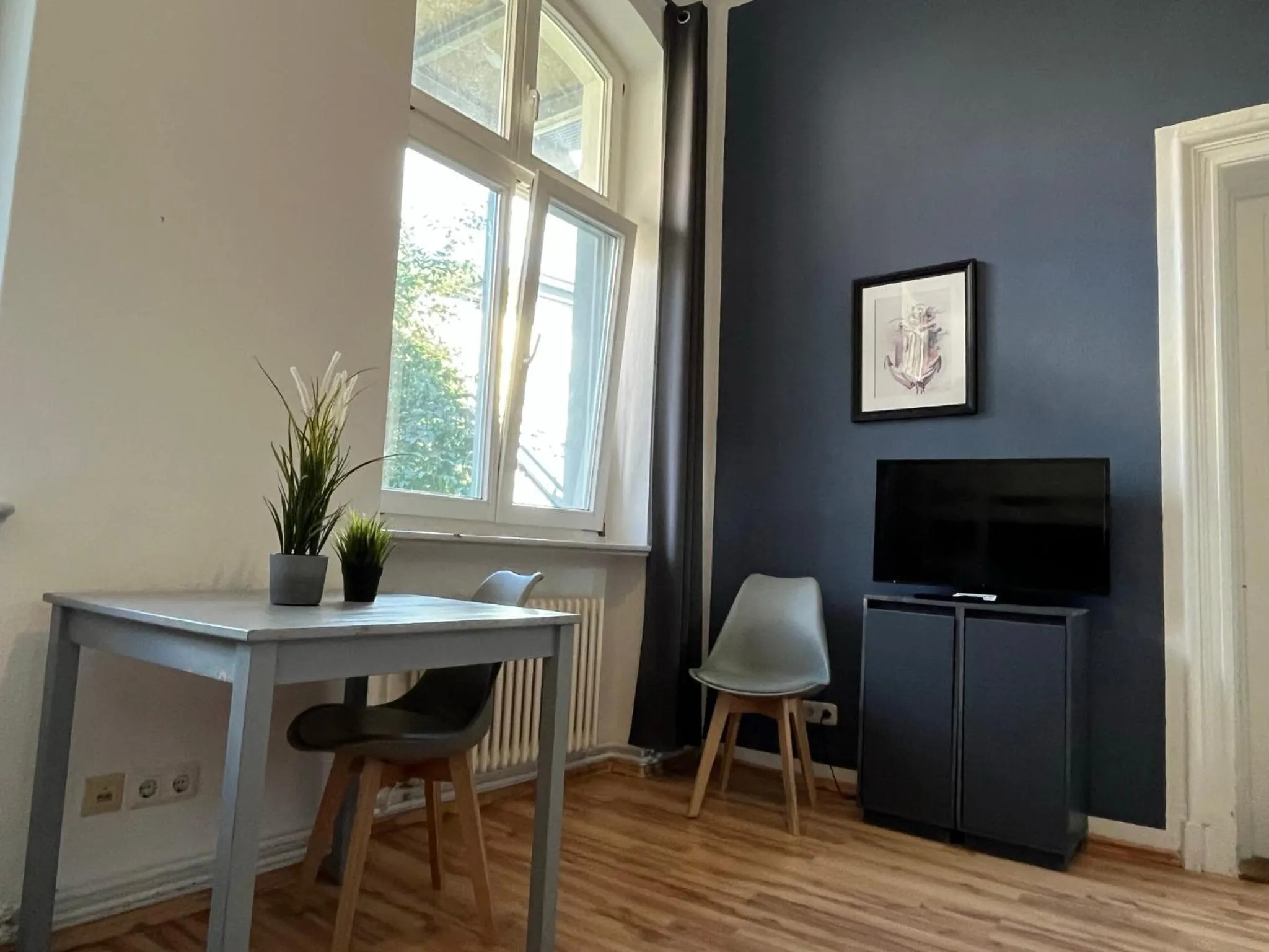 hair dresser in Blue Doors Hostel Altstadt