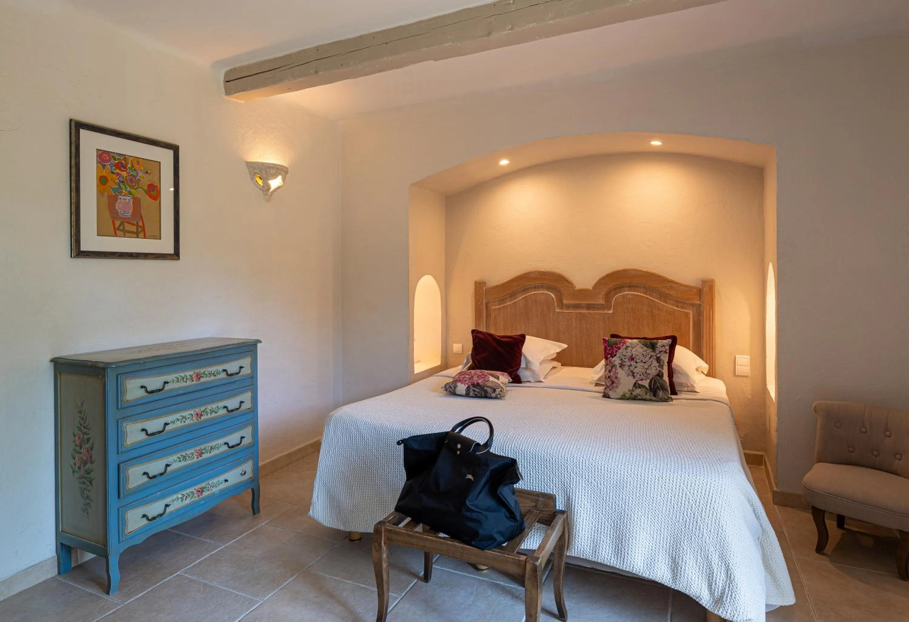 Bed in Hotel Les Messugues