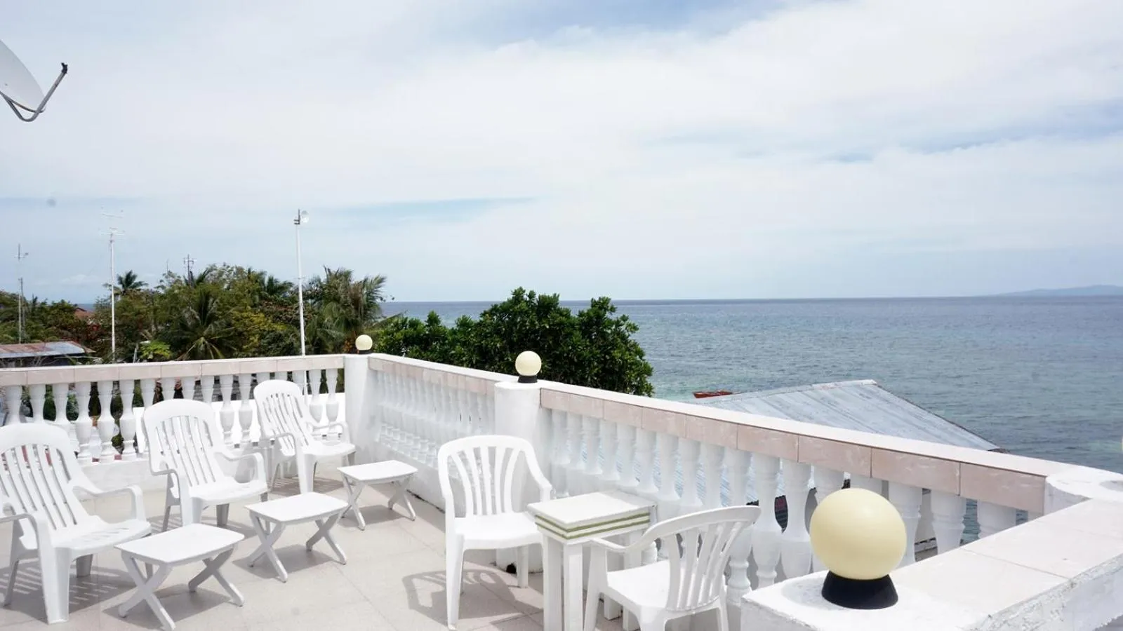 Patio in The Cronin Residences by Cocotel