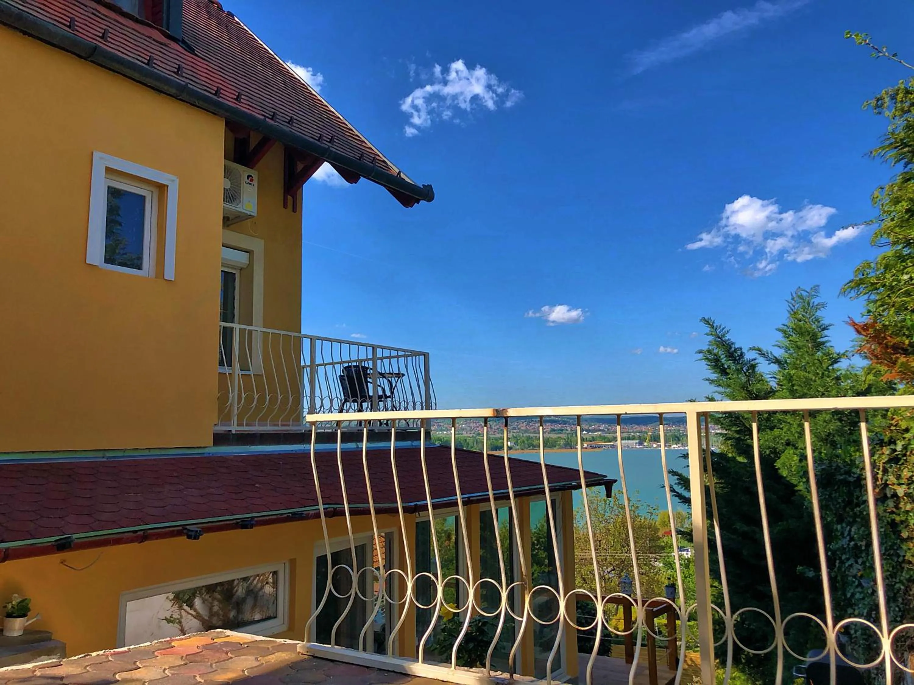 Property building in Villa Borostyán