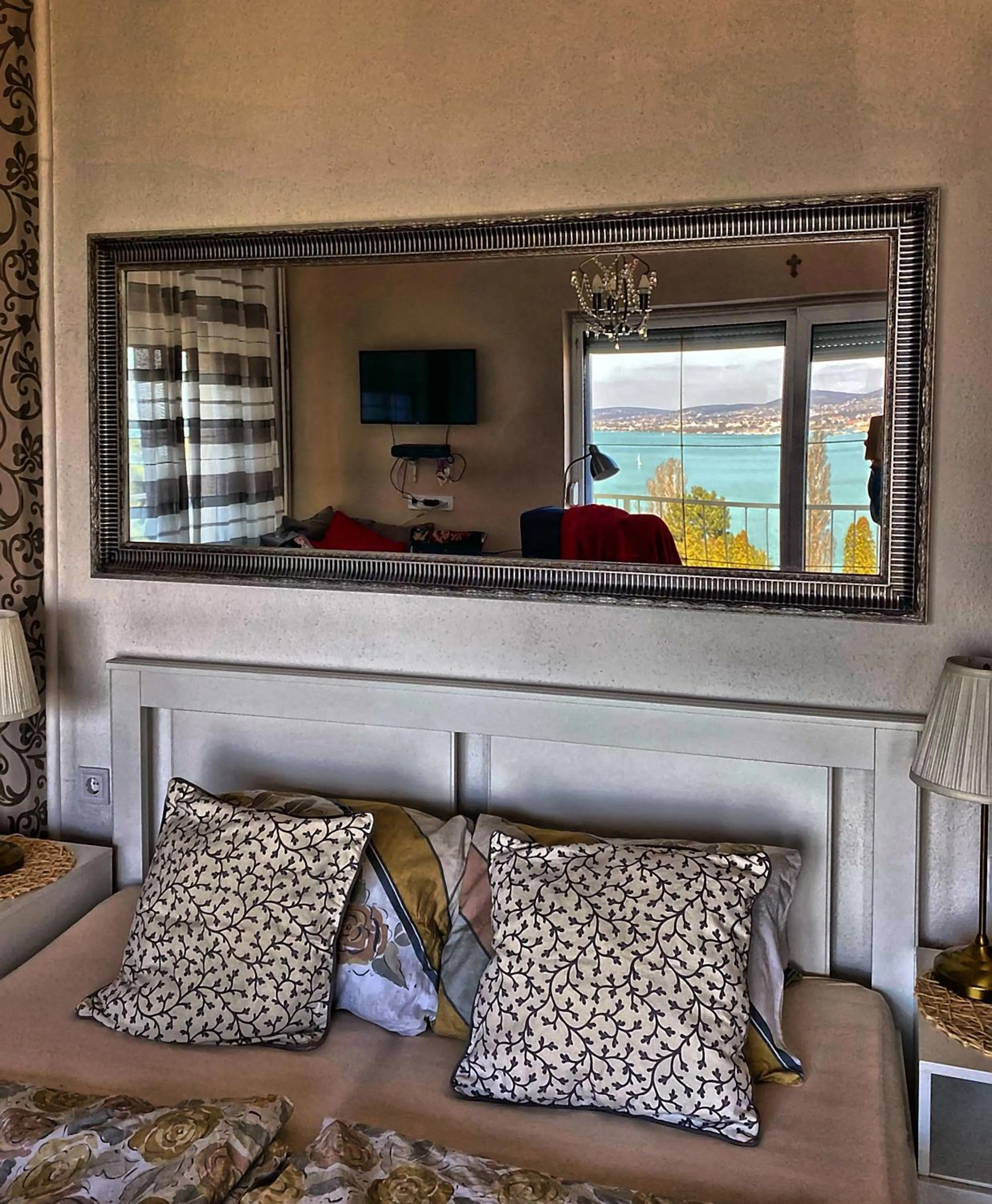Photo of the whole room in Villa Borostyán