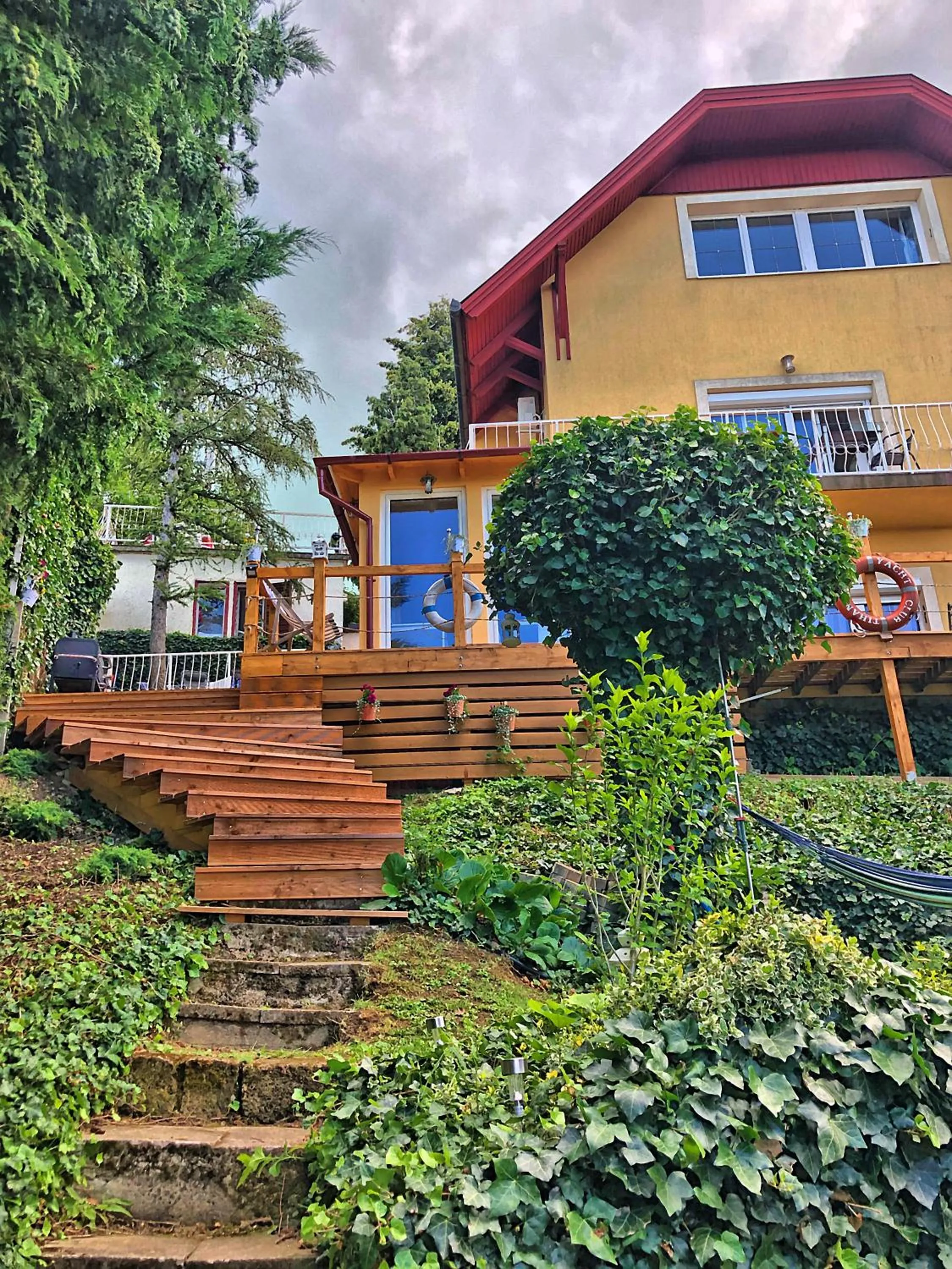 Property building in Villa Borostyán
